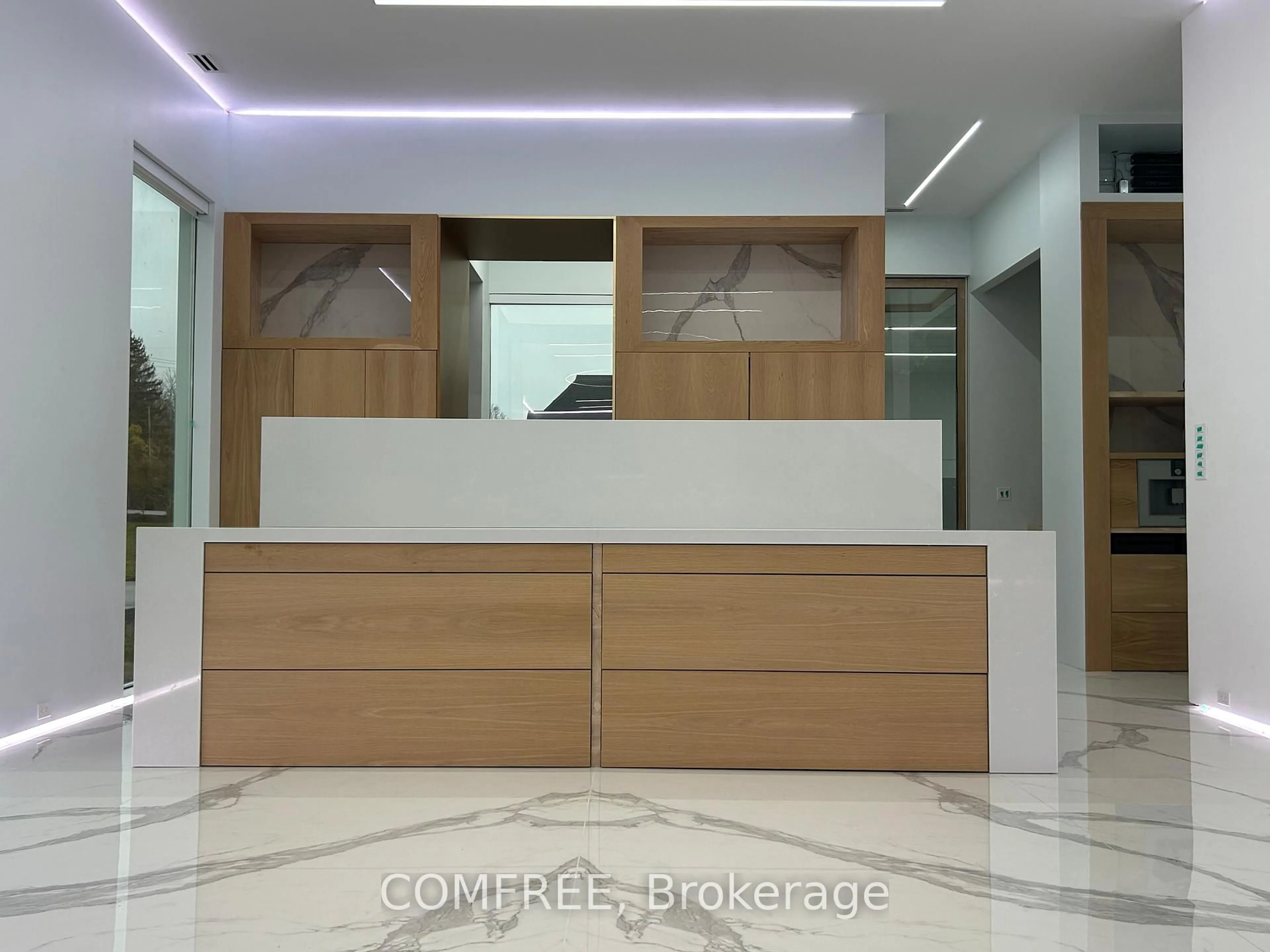 Indoor foyer for 4238 Burnside Line, Severn Ontario L3V 0W1