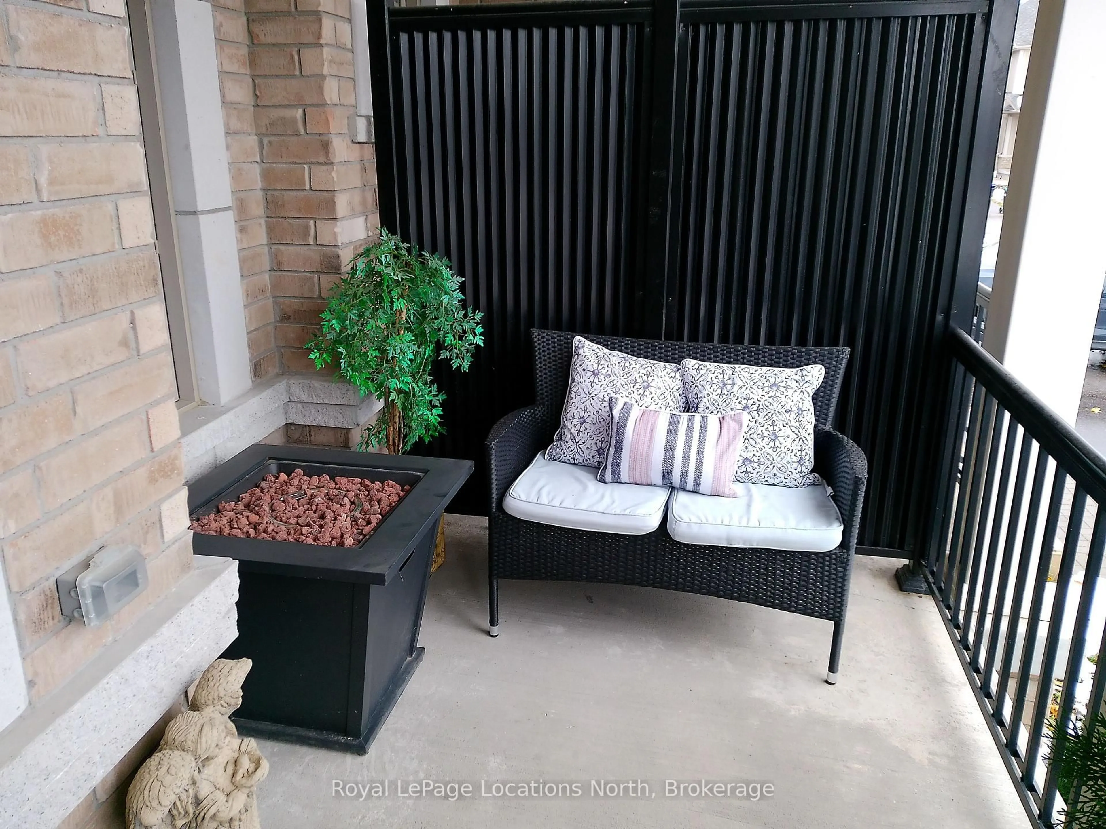 Patio, street for 6 Barfoot St, Collingwood Ontario L9Y 3Y7