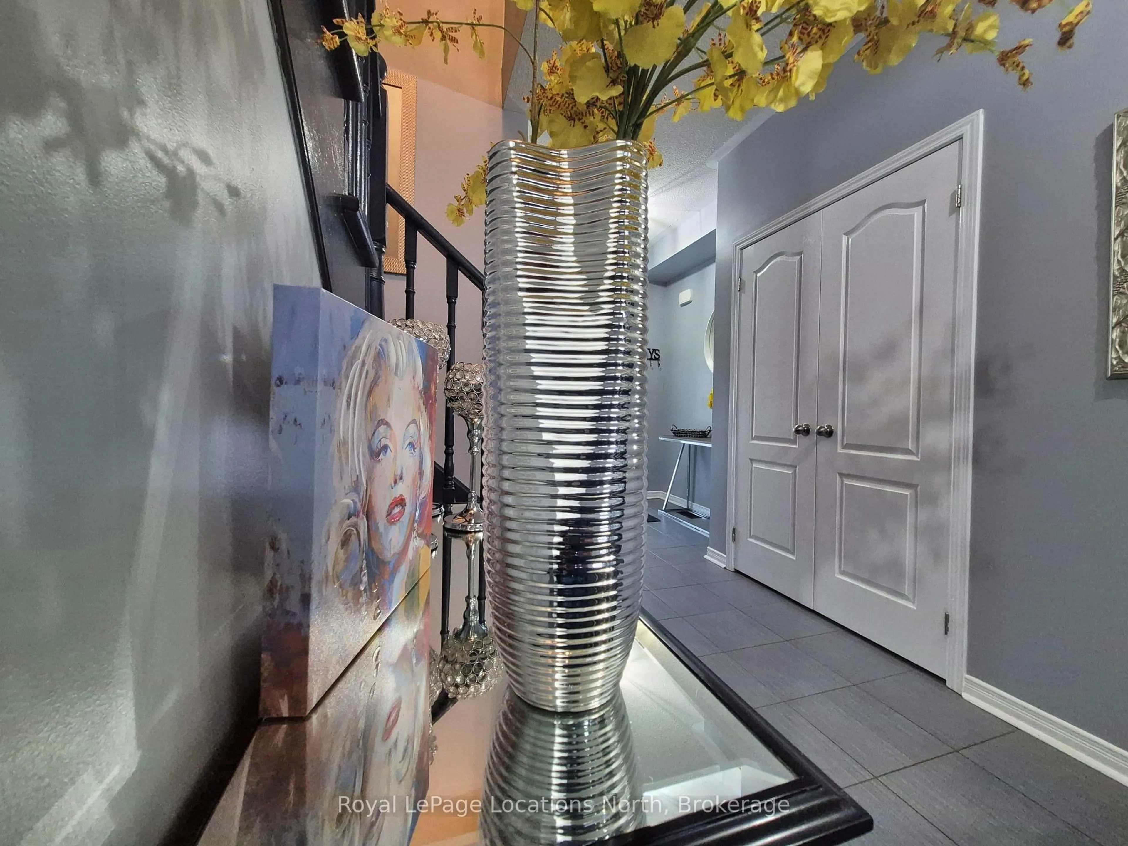Indoor entryway for 6 Barfoot St, Collingwood Ontario L9Y 3Y7