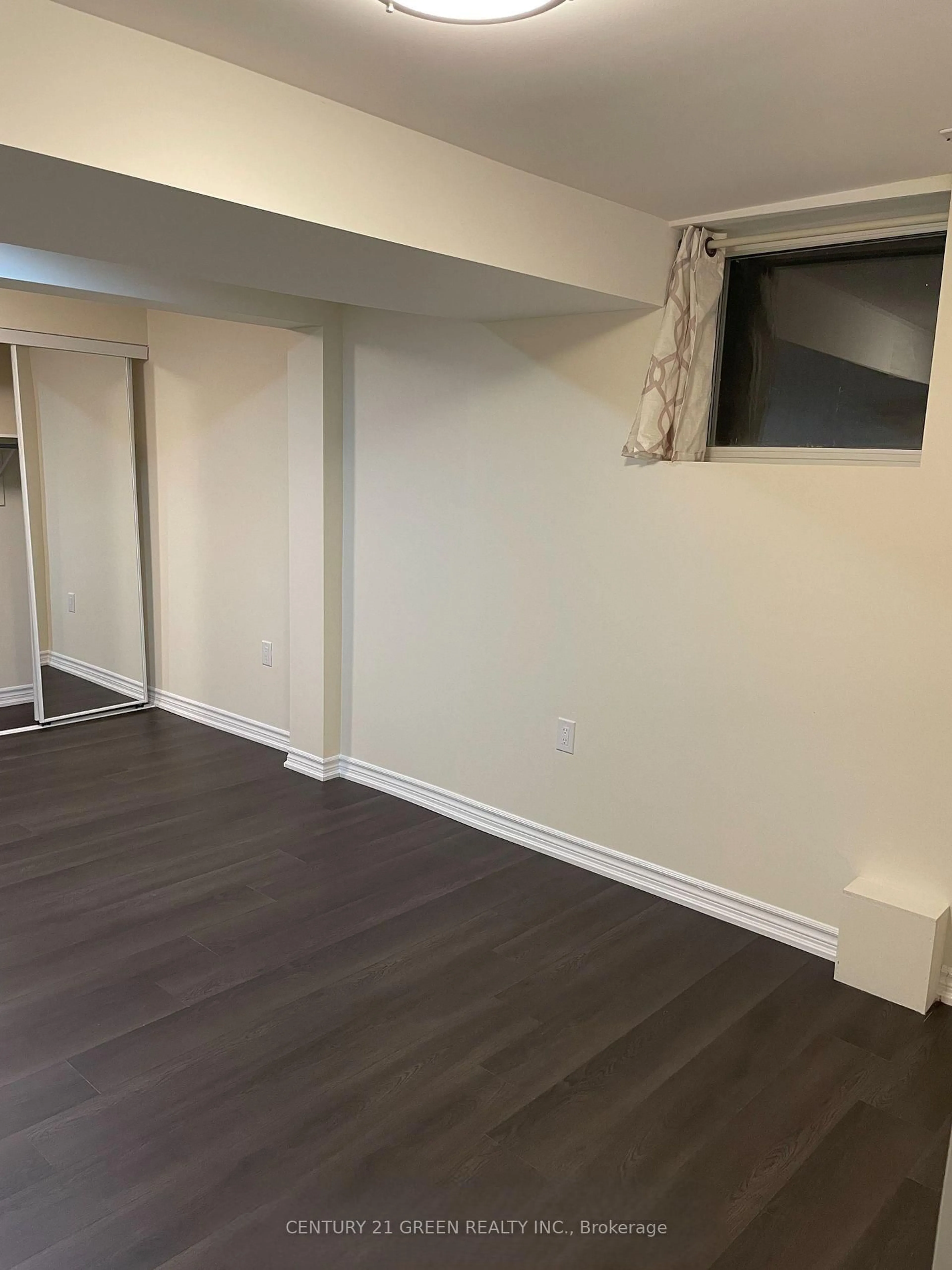 A pic of a room for 141 Columbia Rd, Barrie Ontario L4N 8E3