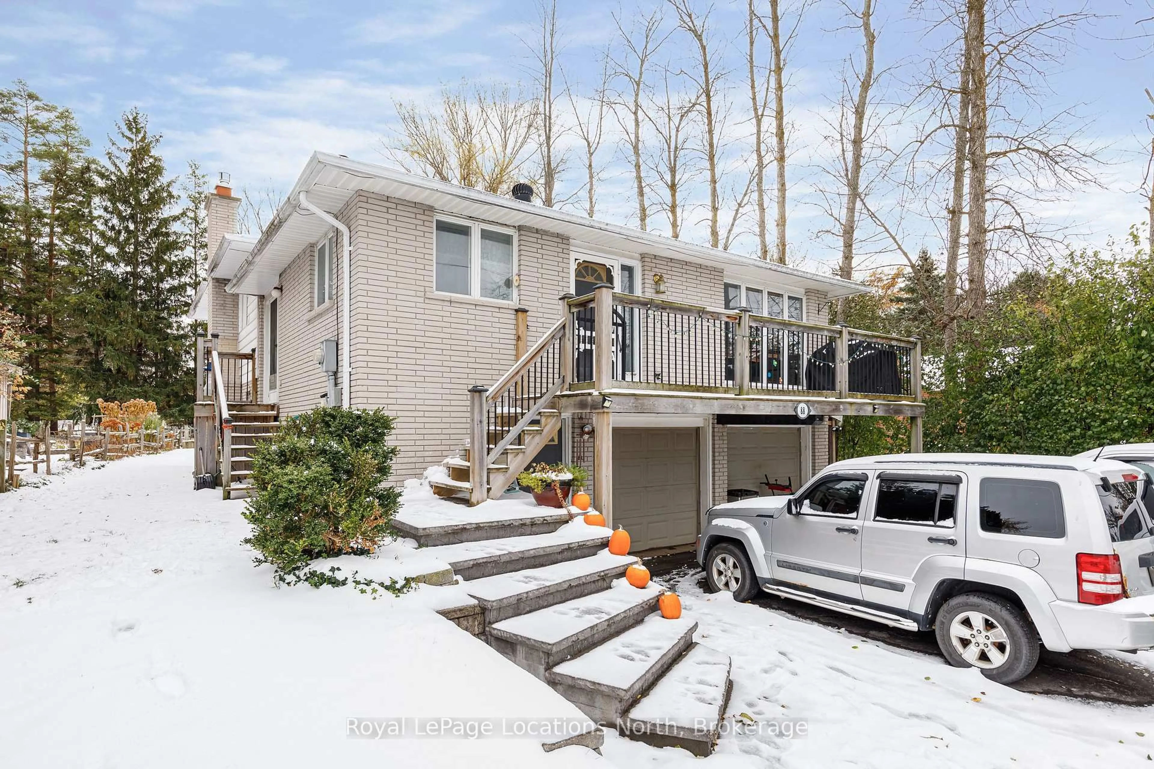 Home with vinyl exterior material, street for 88 Campbell St, Collingwood Ontario L9Y 2K8