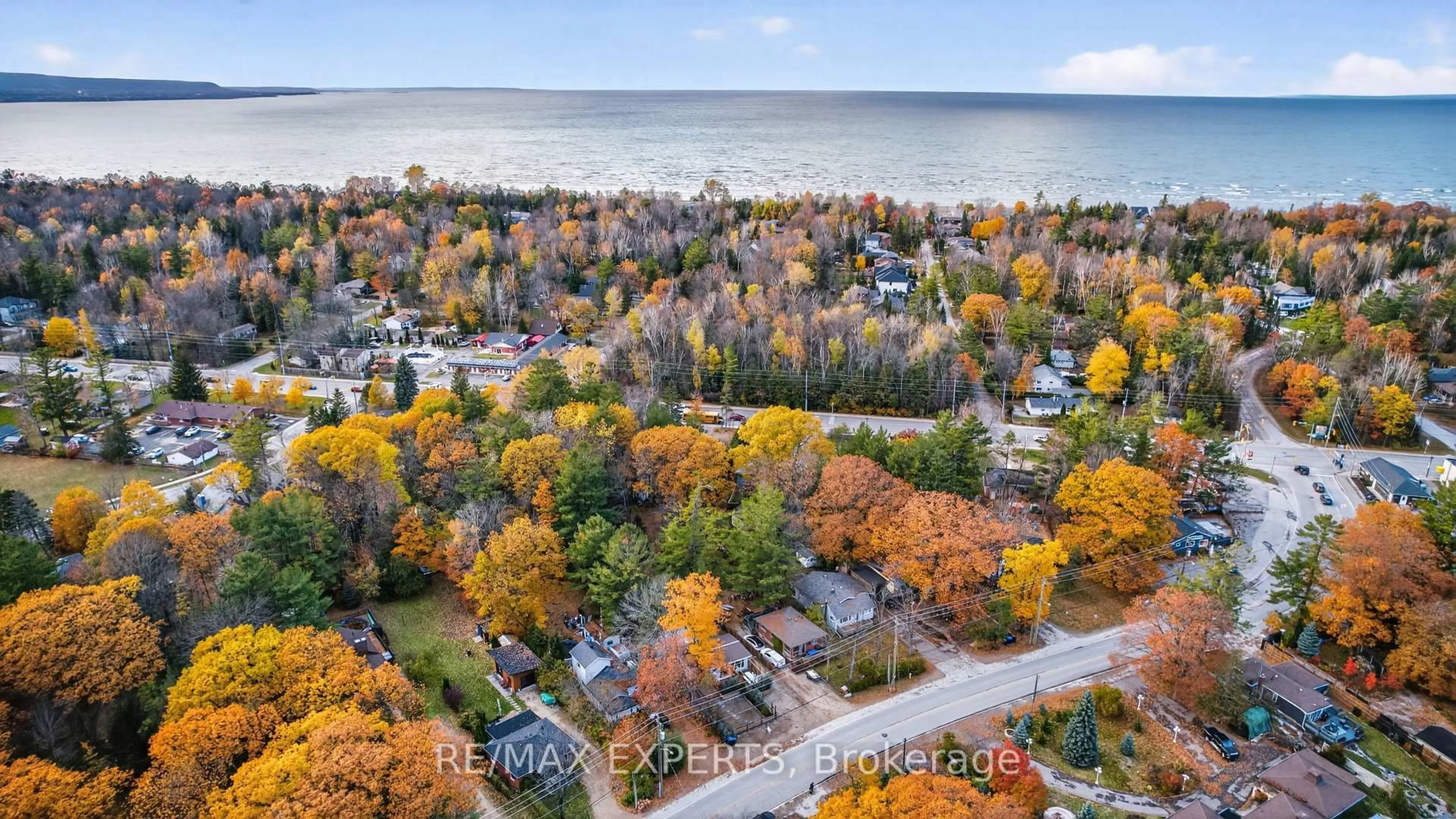 A pic from outside/outdoor area/front of a property/back of a property/a pic from drone, water/lake/river/ocean view for 48 Sunnidale Rd, Wasaga Beach Ontario L9Z 2M5