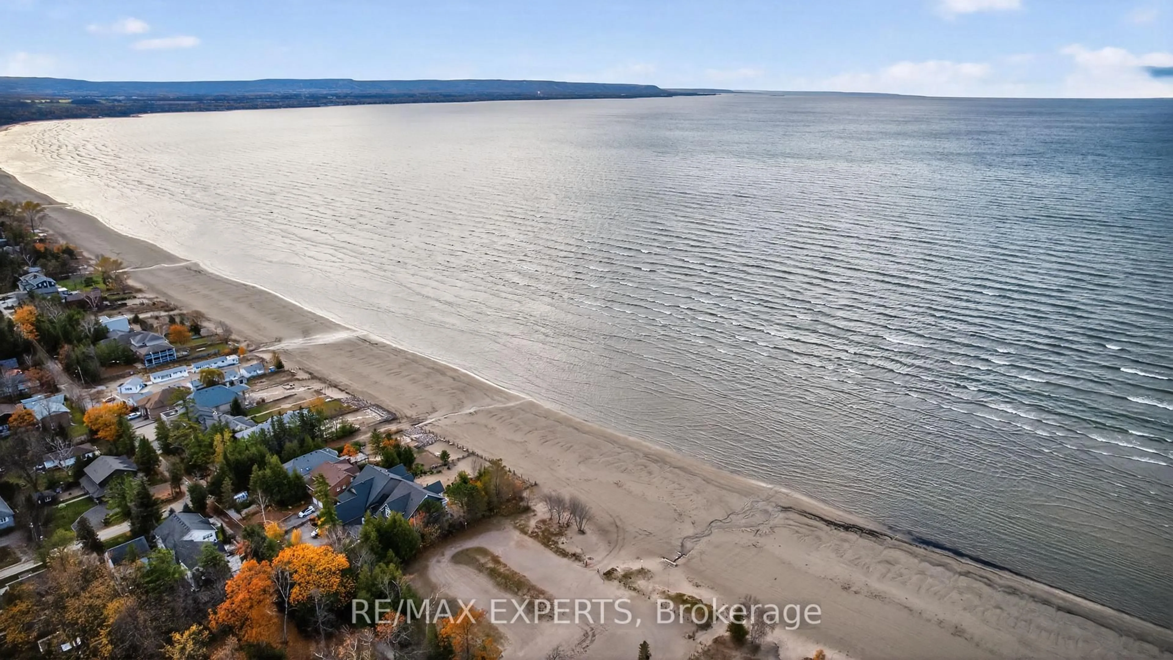 A pic from outside/outdoor area/front of a property/back of a property/a pic from drone, water/lake/river/ocean view for 48 Sunnidale Rd, Wasaga Beach Ontario L9Z 2M5
