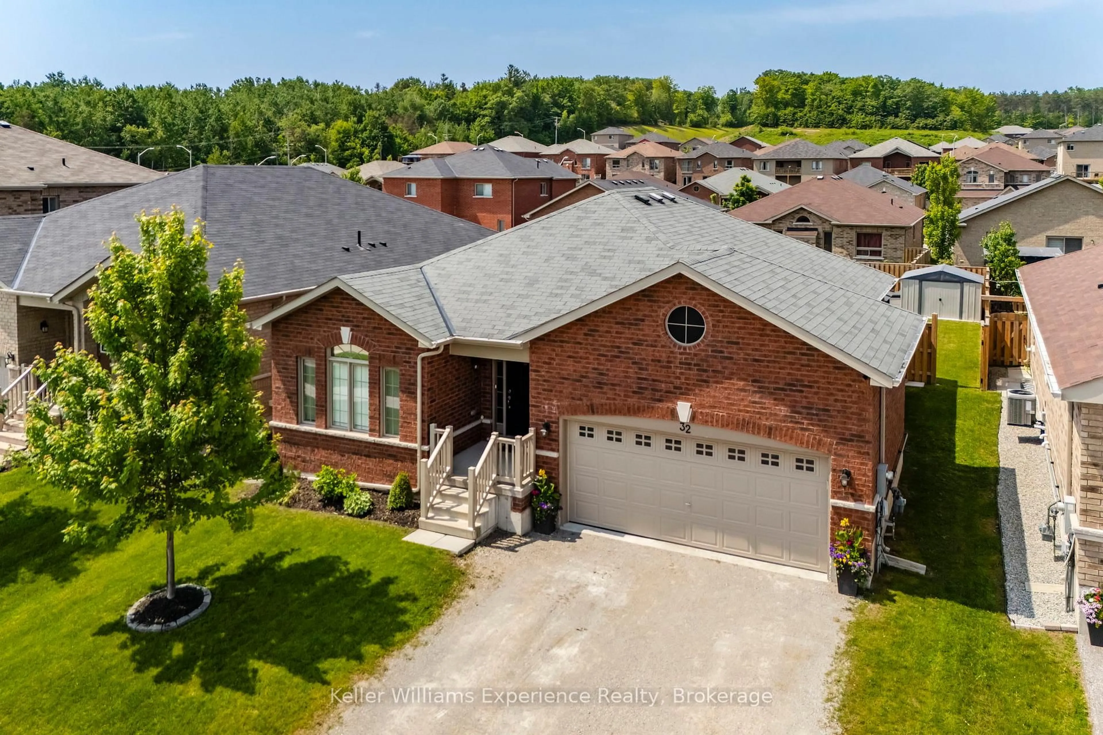 A pic from outside/outdoor area/front of a property/back of a property/a pic from drone, street for 32 Hatton Dr, Penetanguishene Ontario L9M 0V6