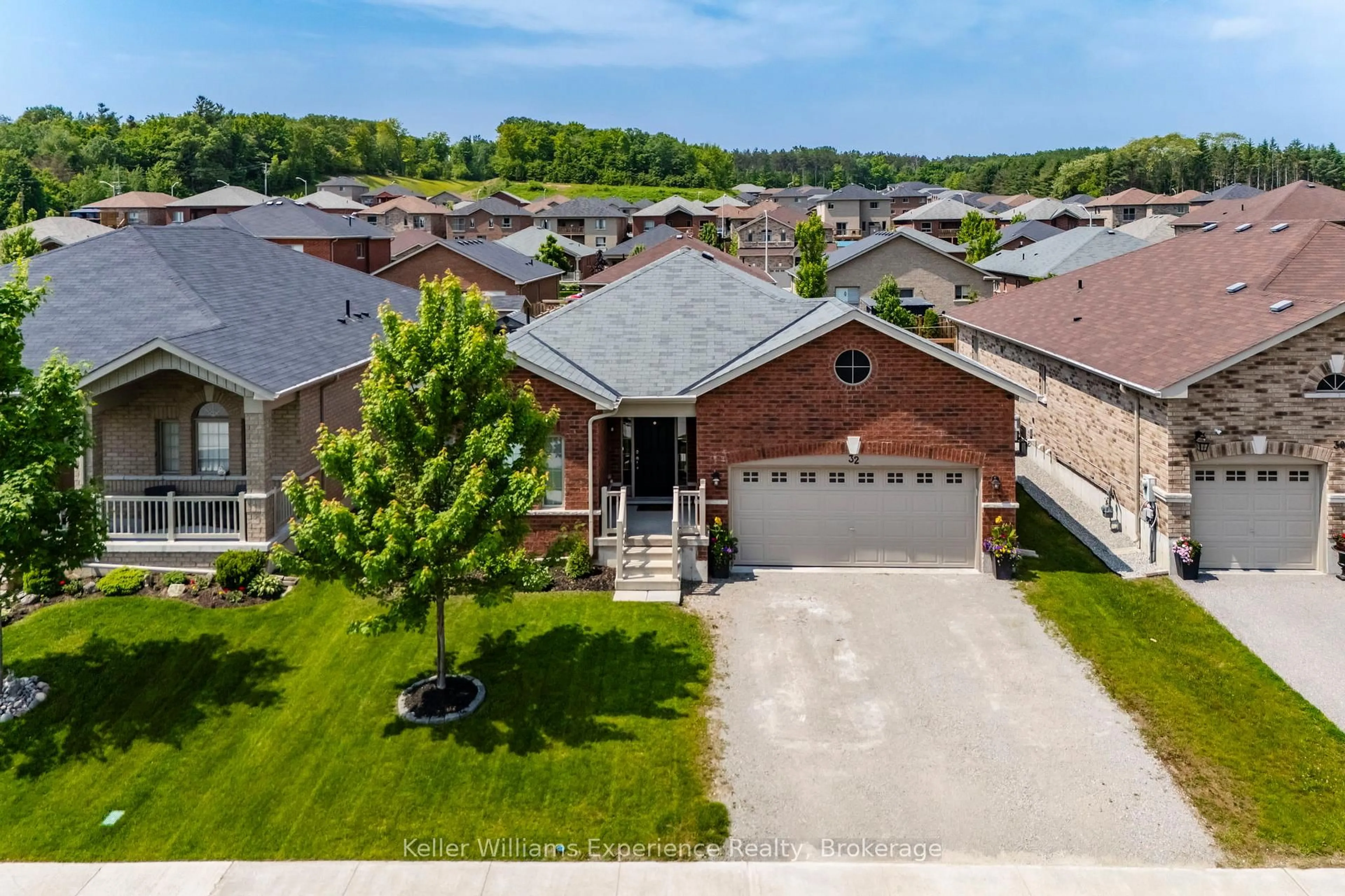 A pic from outside/outdoor area/front of a property/back of a property/a pic from drone, street for 32 Hatton Dr, Penetanguishene Ontario L9M 0V6