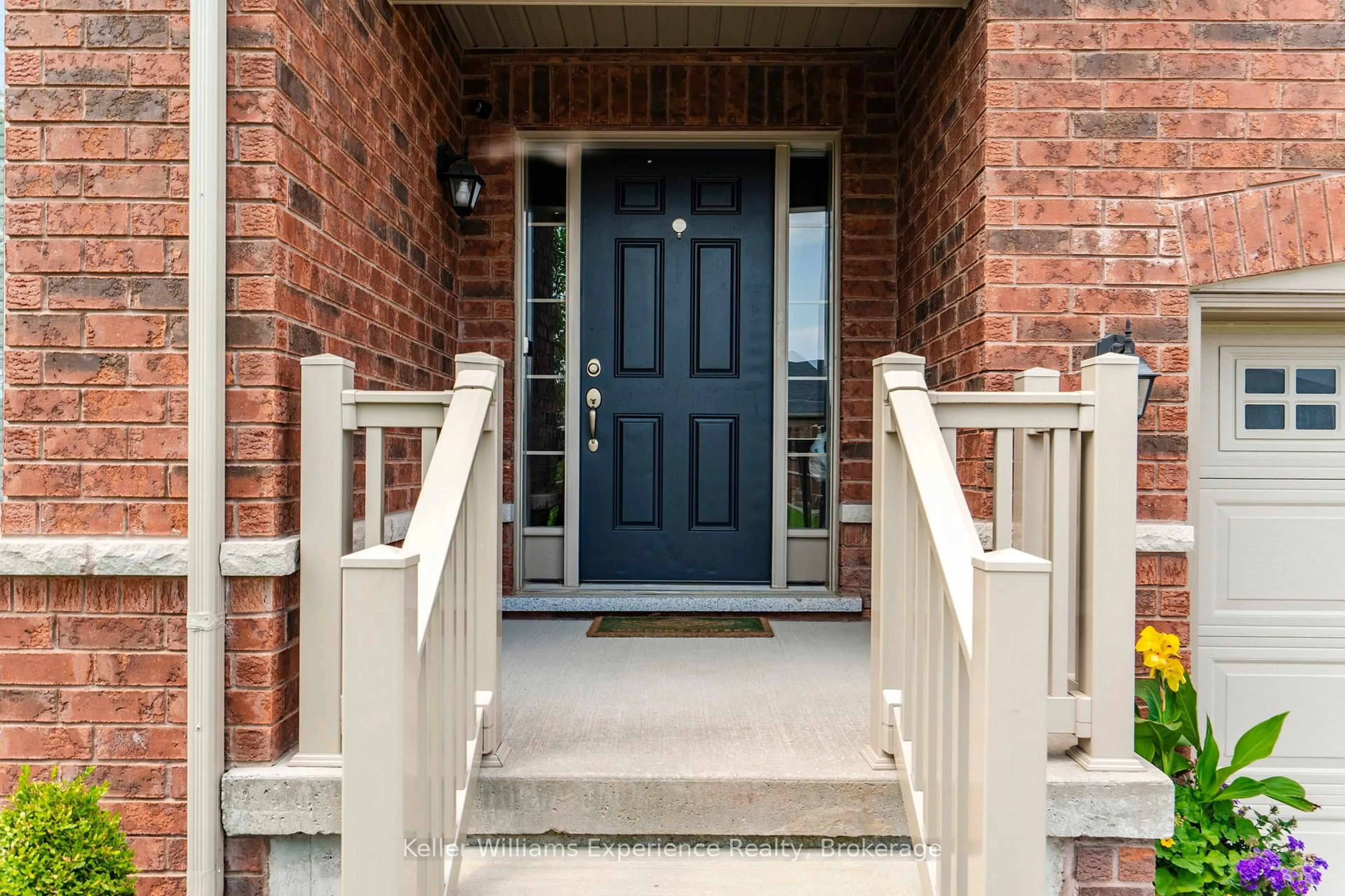 Indoor entryway for 32 Hatton Dr, Penetanguishene Ontario L9M 0V6