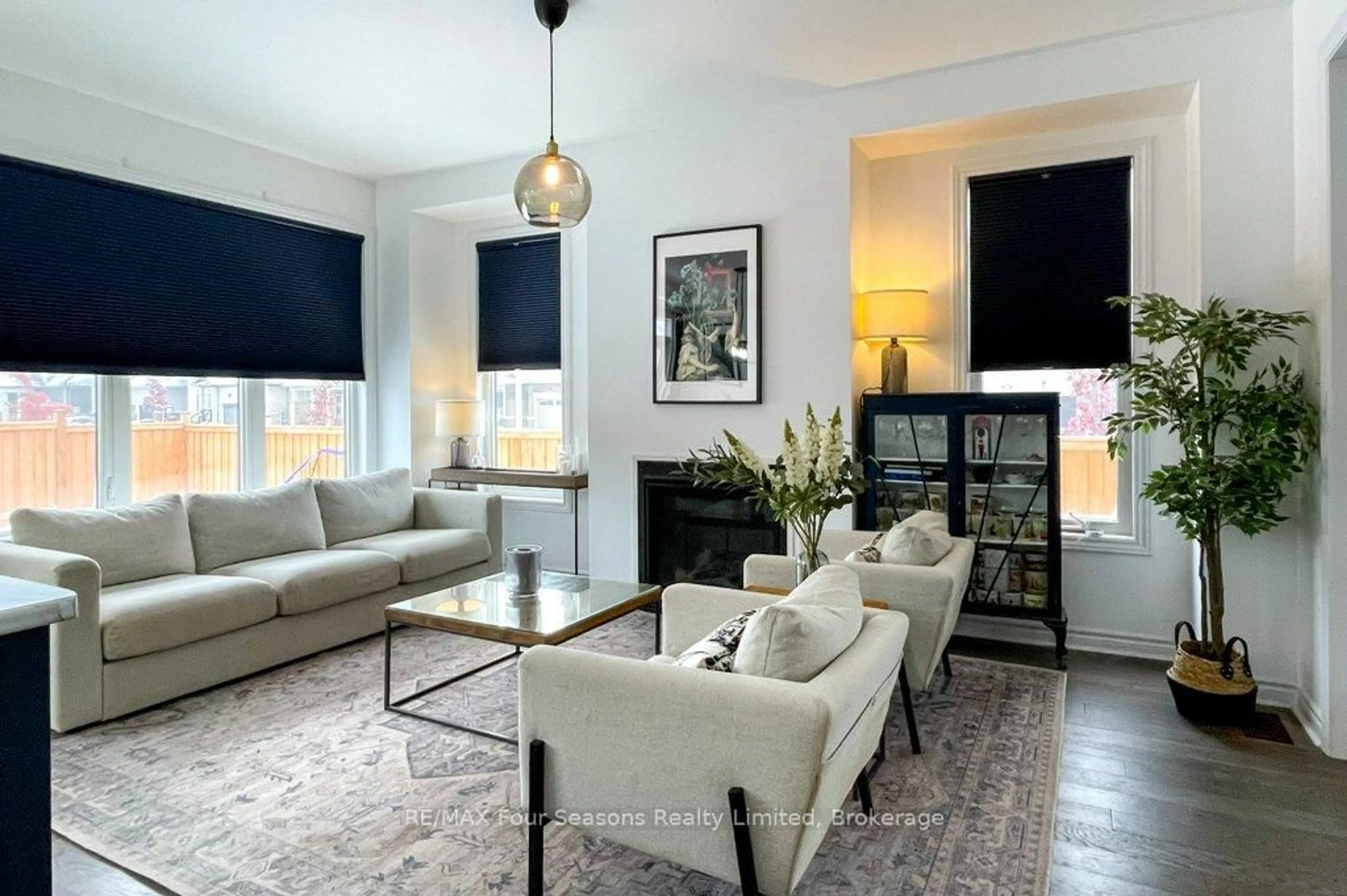 Living room with furniture, unknown for 35 KIRBY Ave, Collingwood Ontario L9Y 3W8