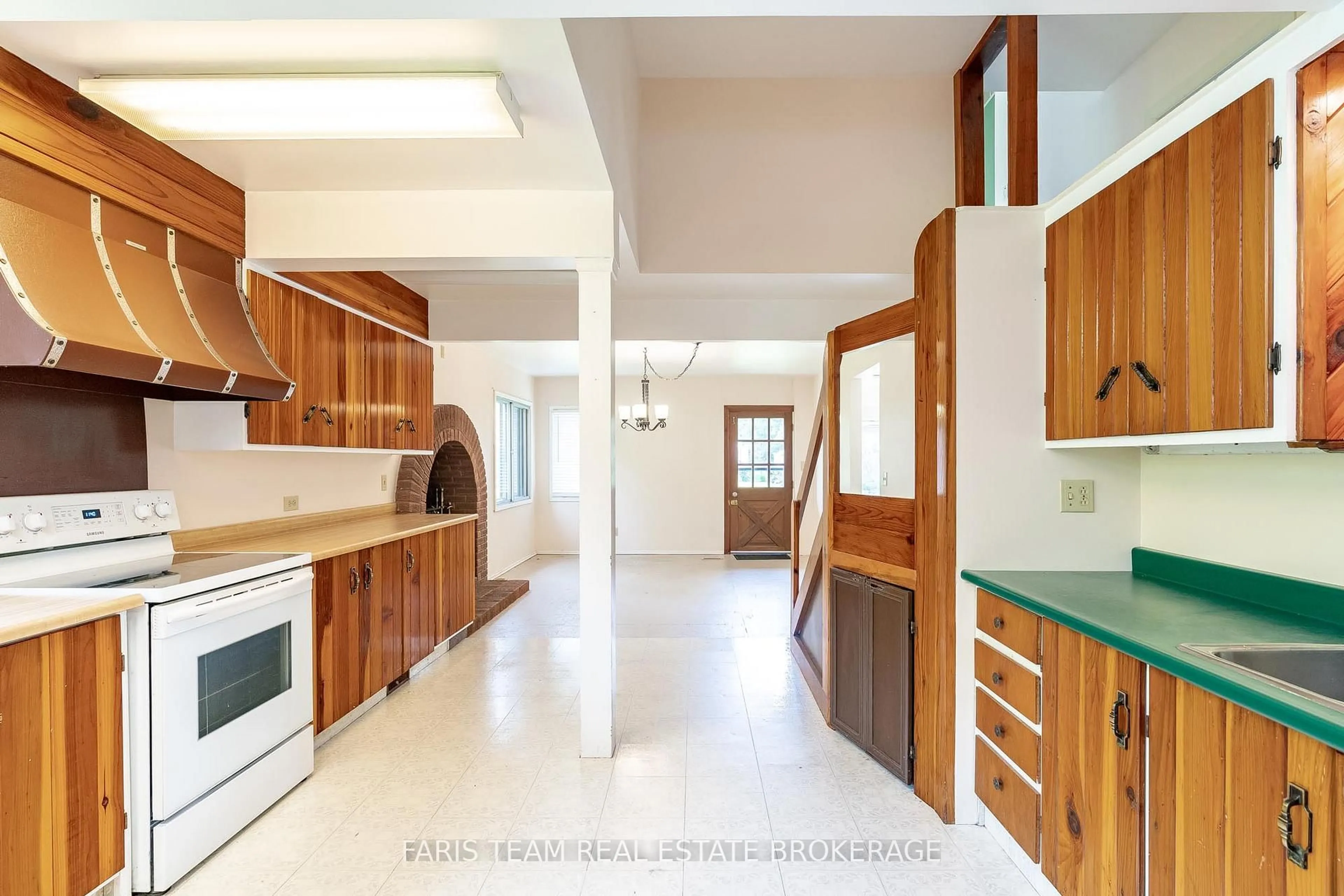 Open concept kitchen, ceramic/tile floor for 54 Hearthstone Dr, Tay Ontario L0K 2C0