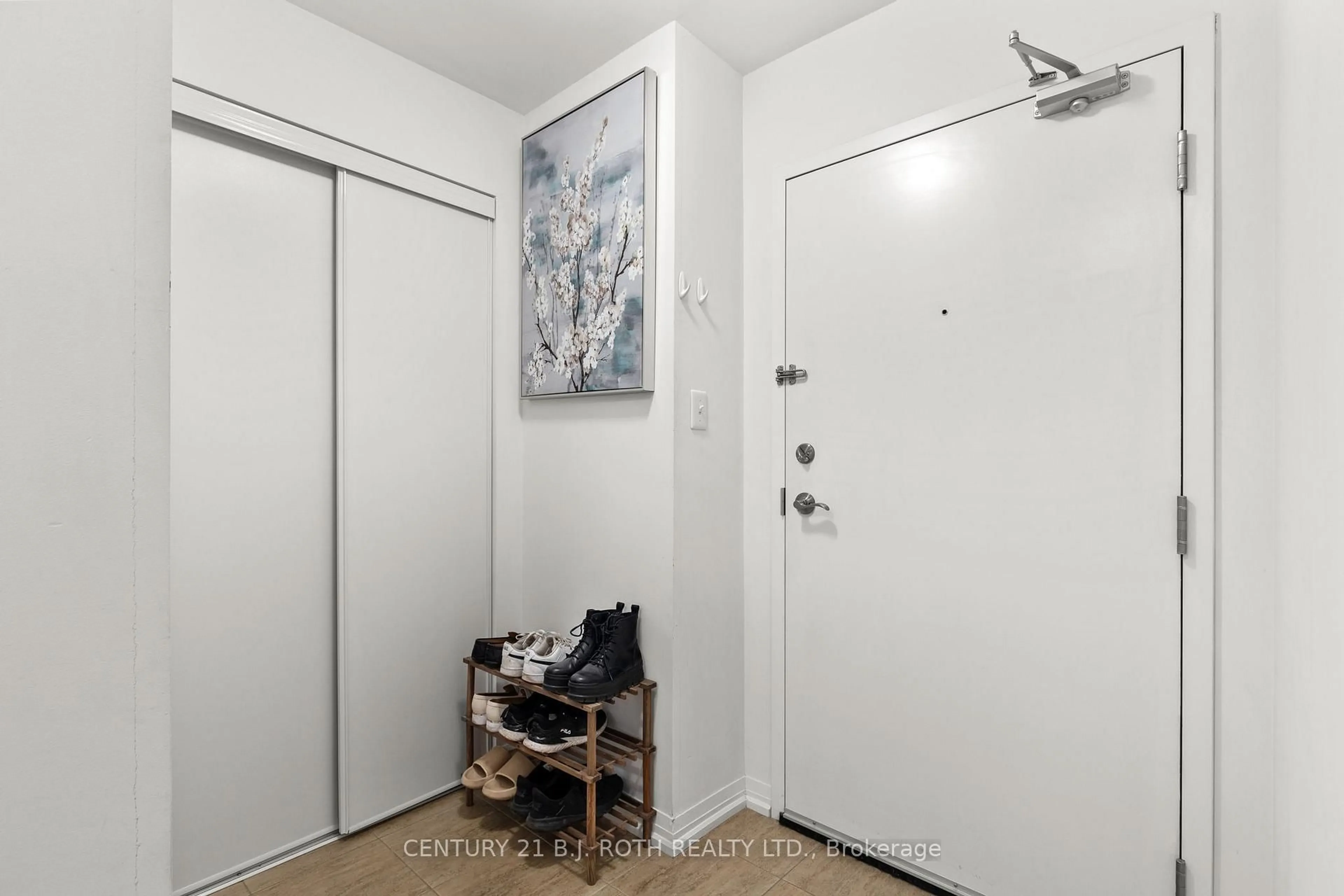 Indoor entryway for 300 ESSA Rd #103, Barrie Ontario L4J 0B9
