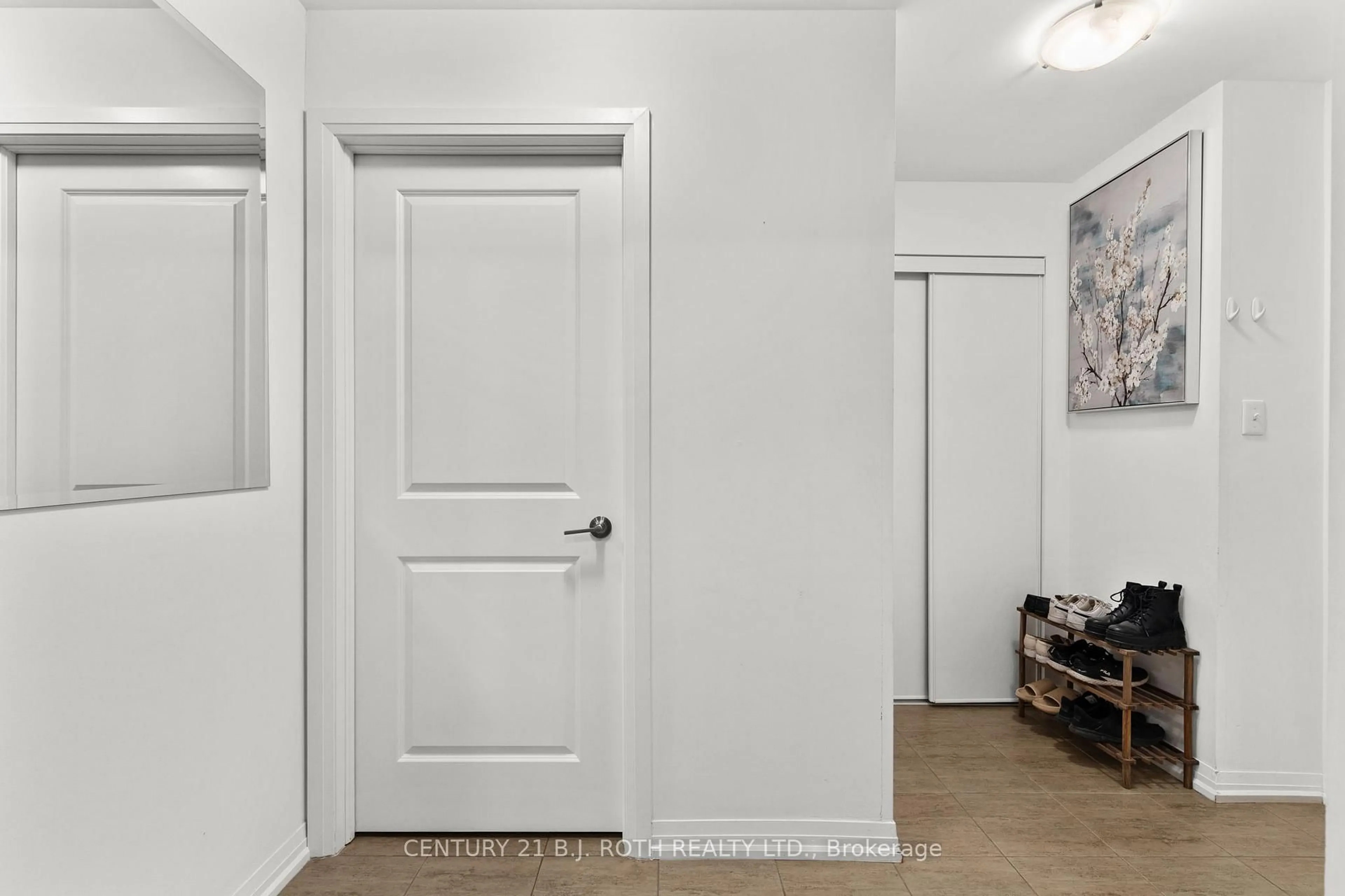 Indoor entryway for 300 ESSA Rd #103, Barrie Ontario L4J 0B9