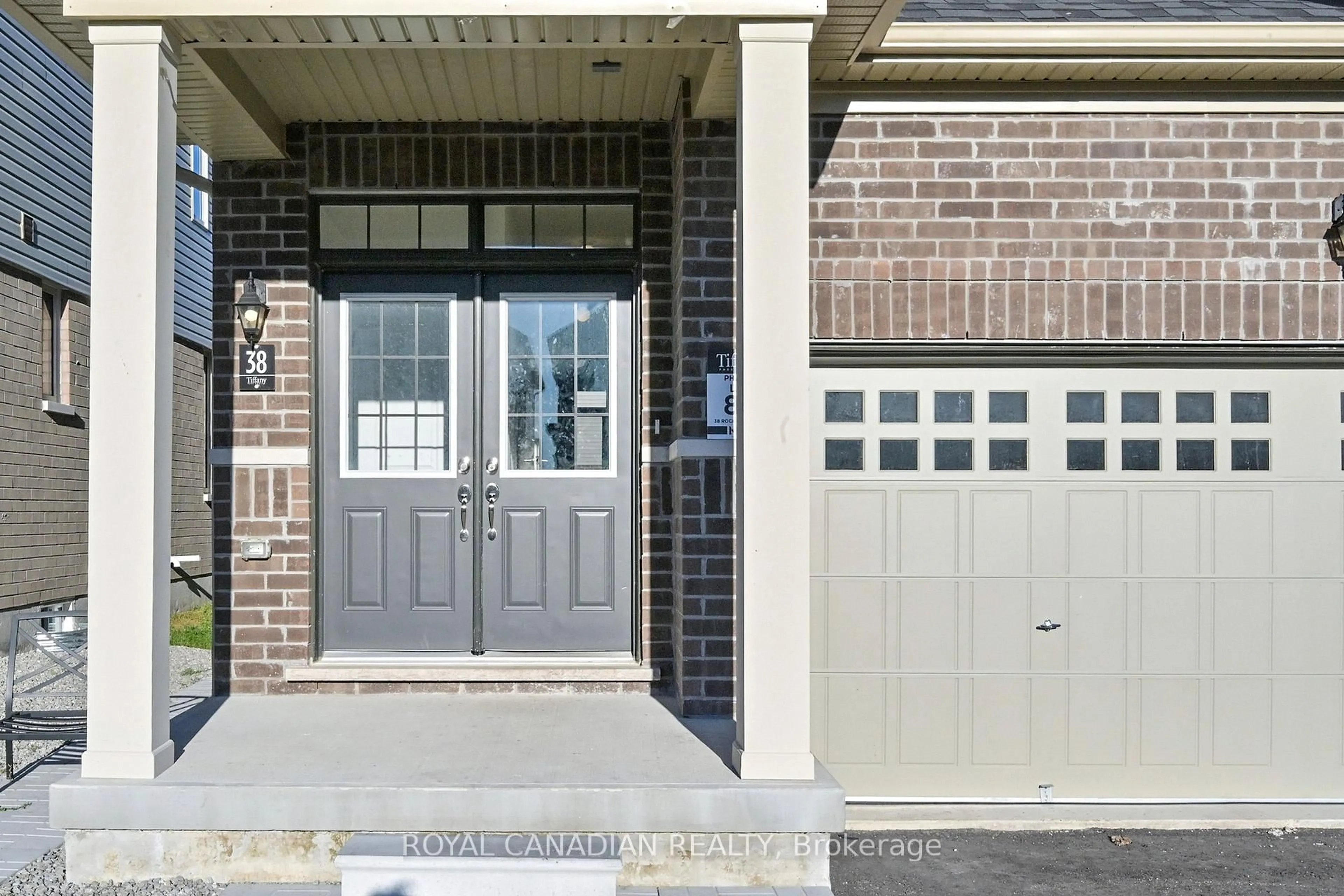 Indoor entryway for 38 Rochester Dr, Barrie Ontario L9J 0W1