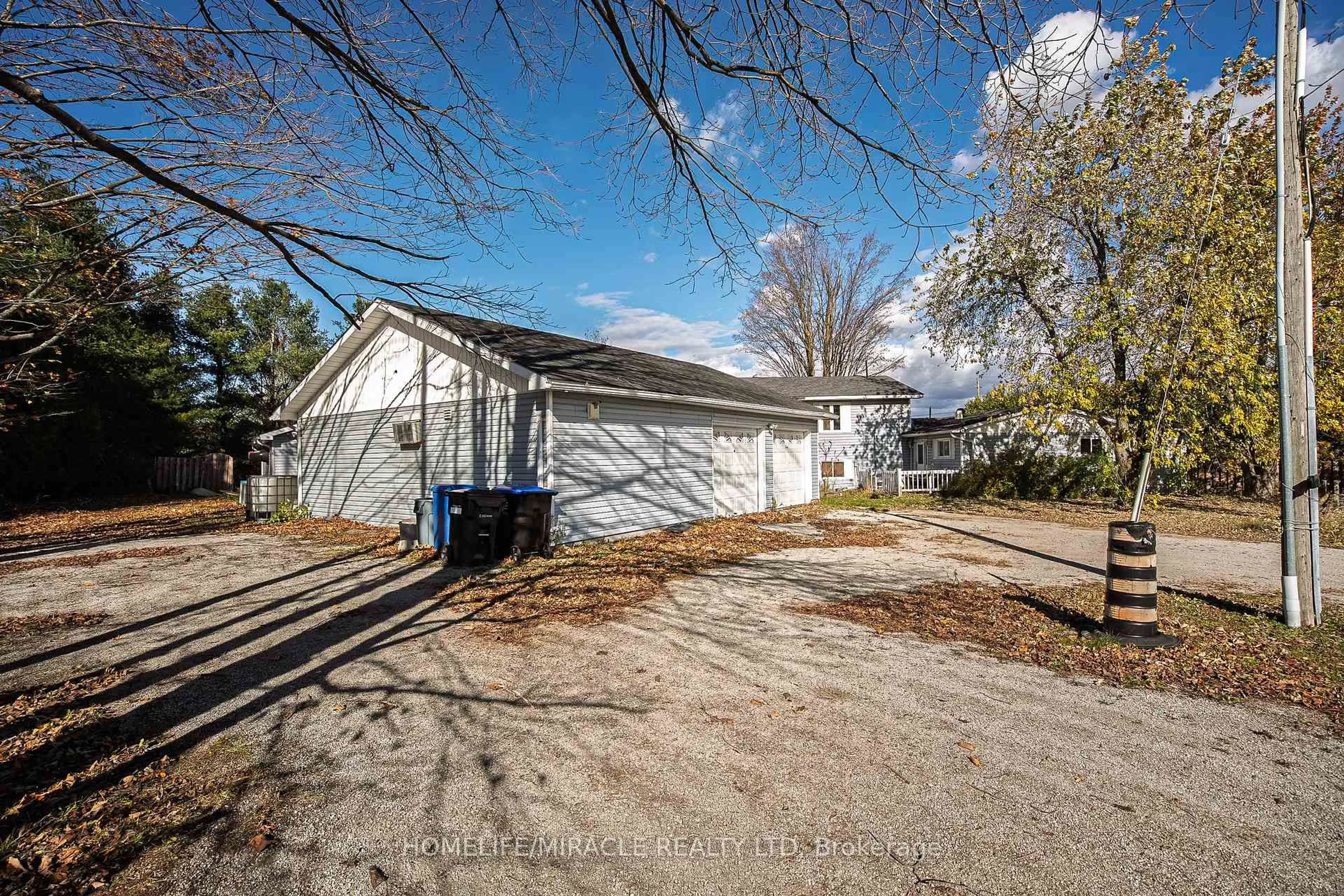 A pic from outside/outdoor area/front of a property/back of a property/a pic from drone, street for 1008 Rainbow Valley Rd, Springwater Ontario L0L 2K0