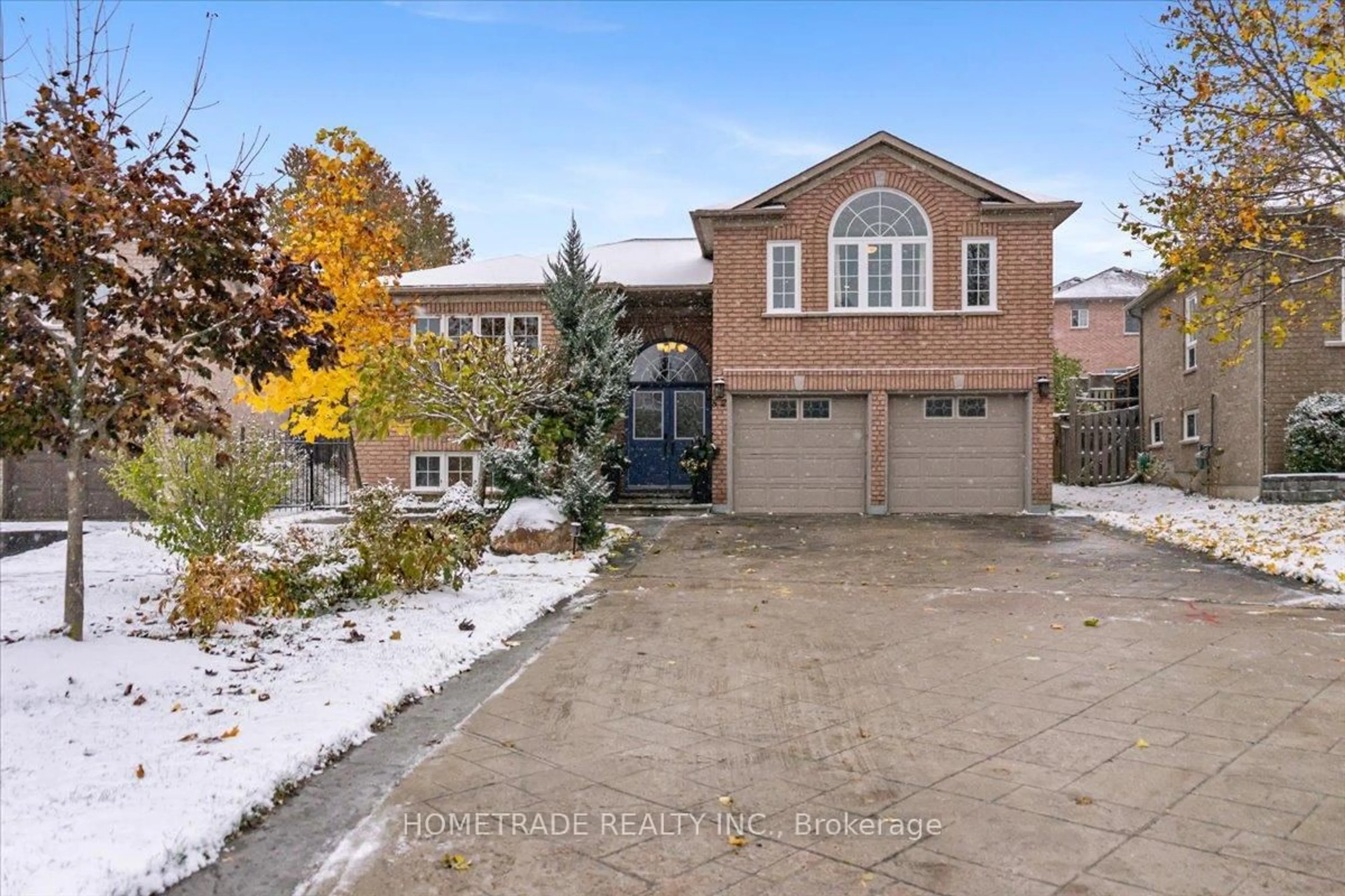A pic from outside/outdoor area/front of a property/back of a property/a pic from drone, street for 52 Bloxham Pl, Barrie Ontario L4N 9K2