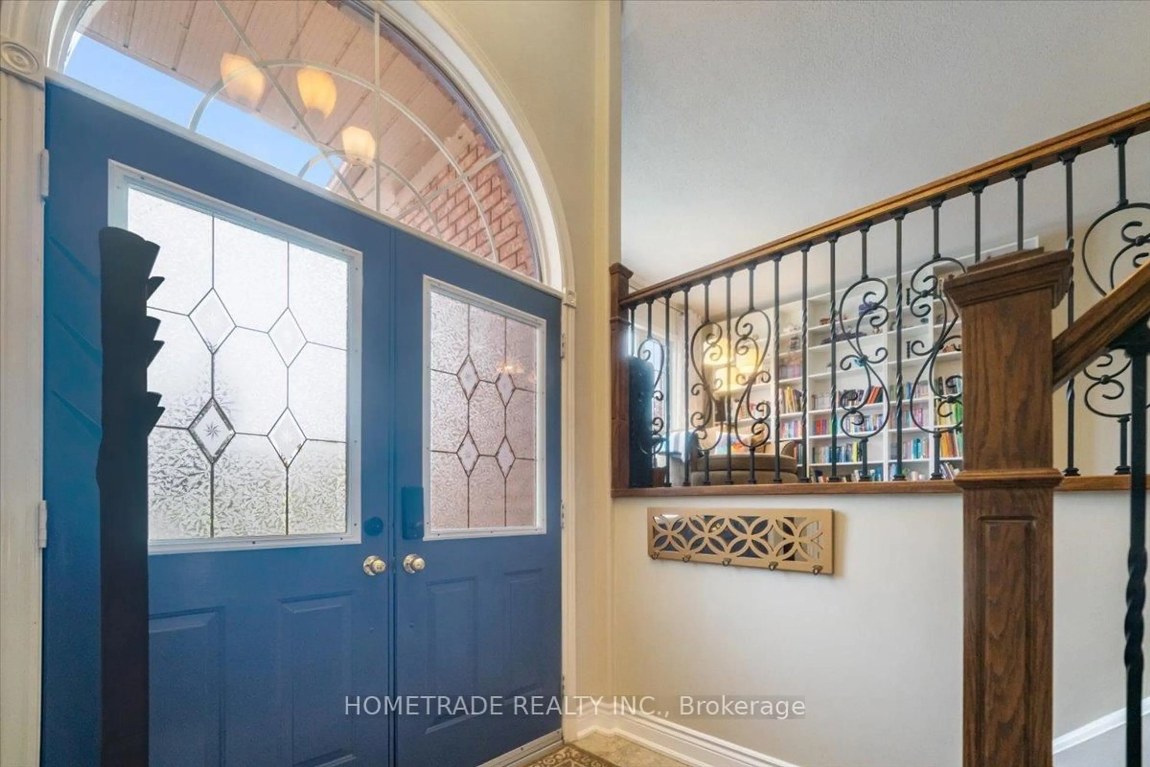 Indoor entryway for 52 Bloxham Pl, Barrie Ontario L4N 9K2