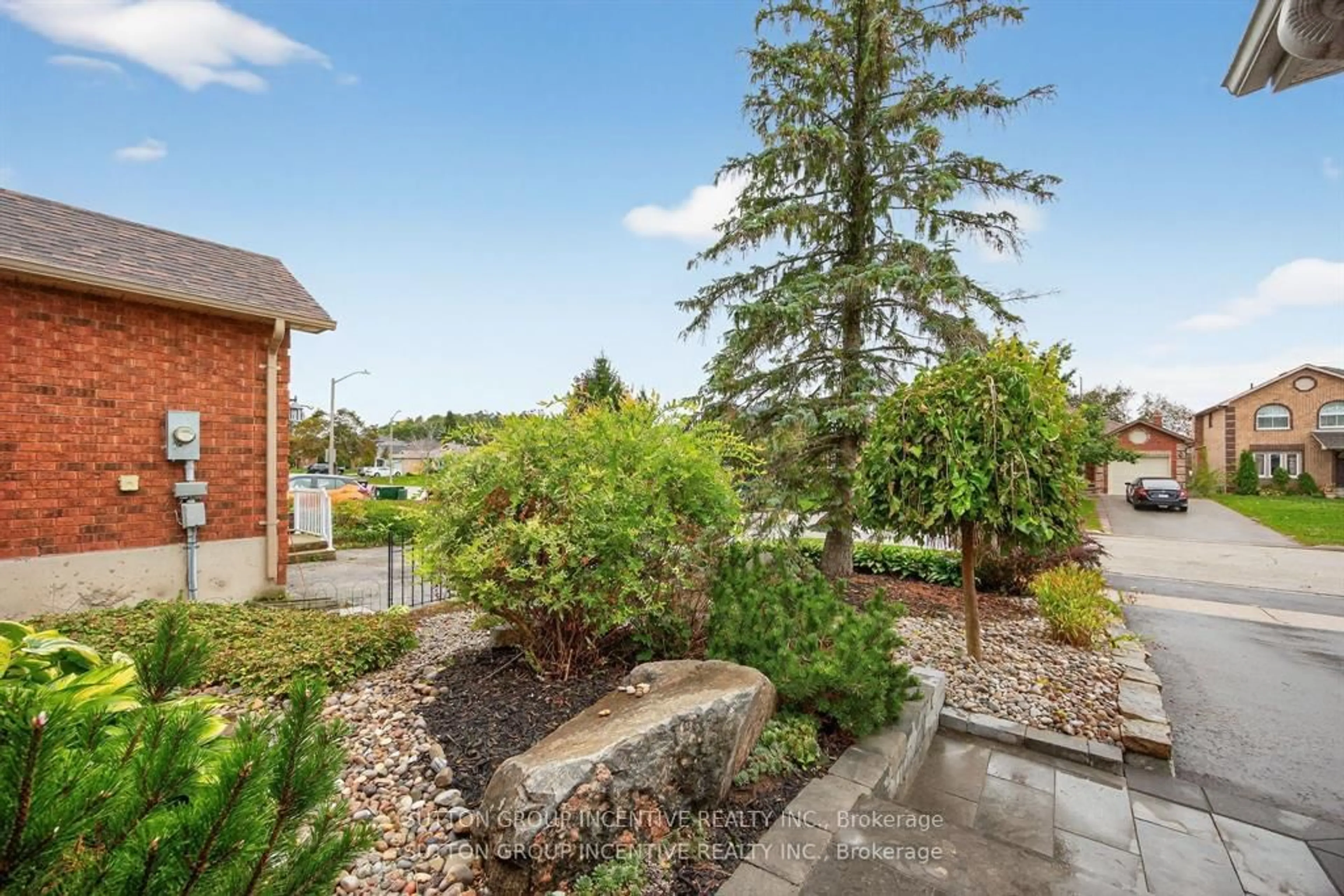 Patio, water/lake/river/ocean view for 87 Irwin Dr, Barrie Ontario L4N 7A9