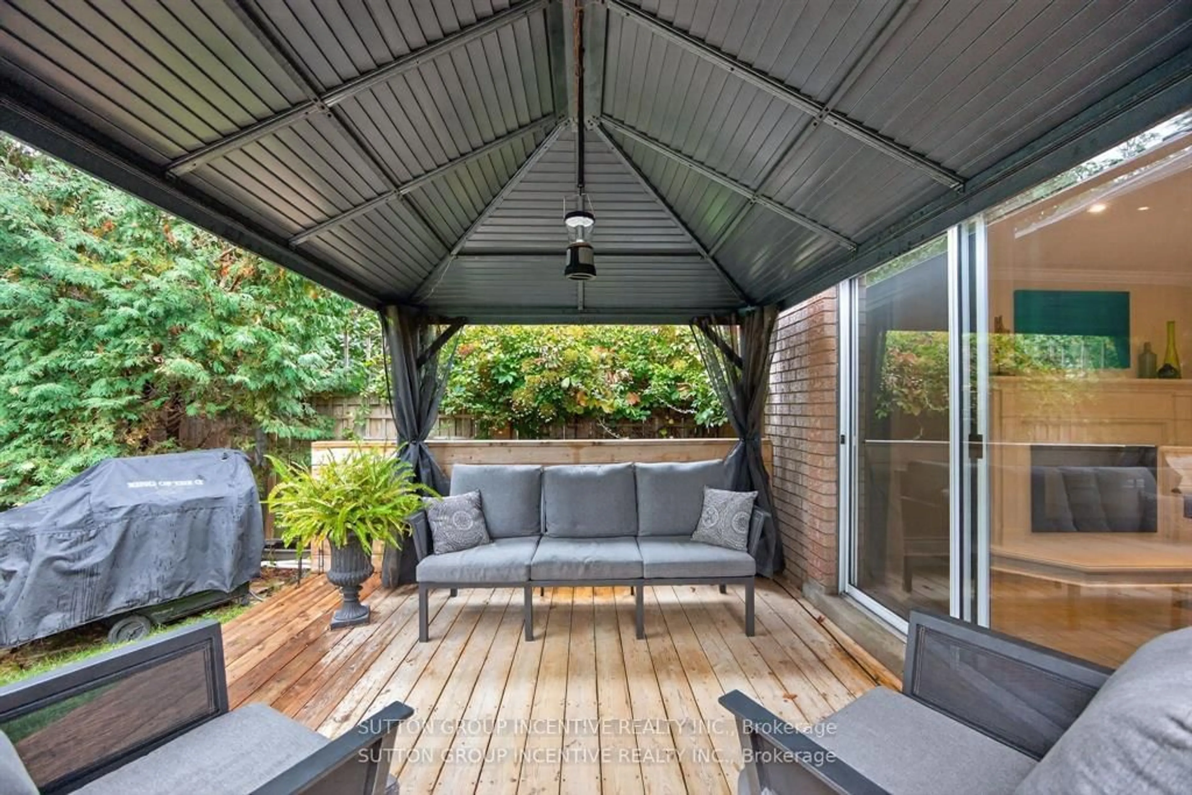 Patio, street for 87 Irwin Dr, Barrie Ontario L4N 7A9