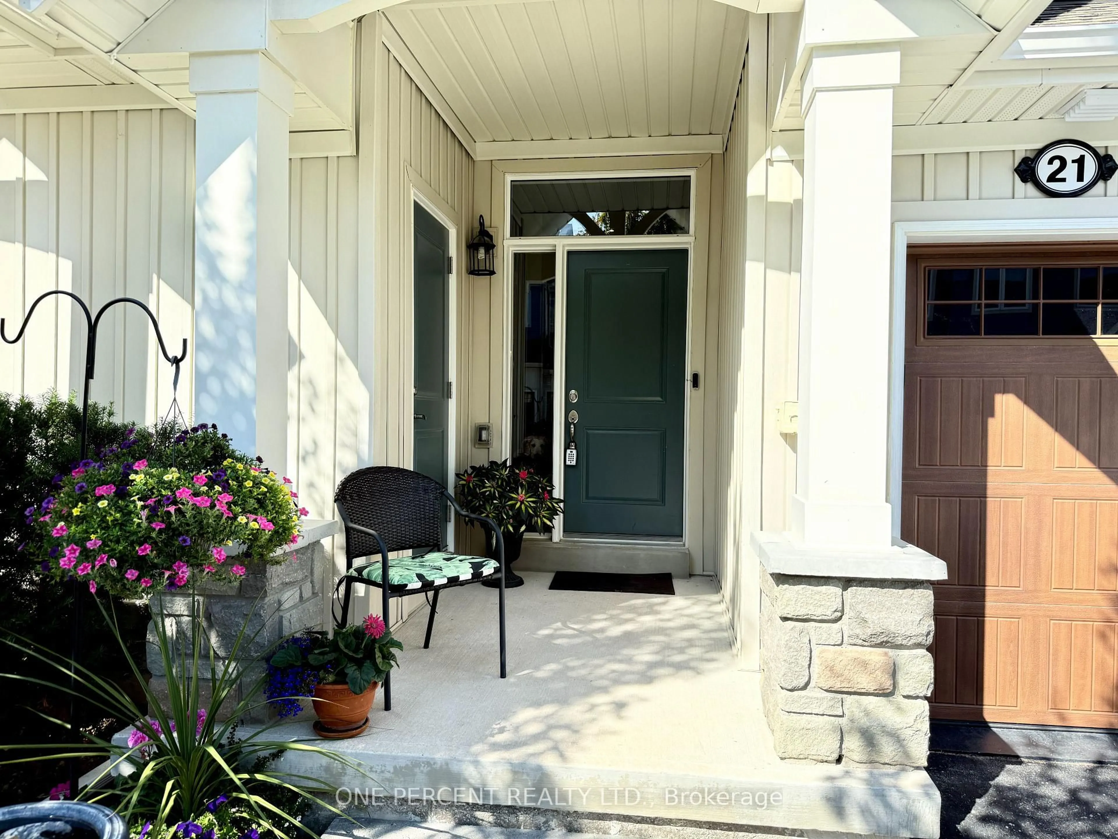 Indoor entryway for 21 Lett Ave, Collingwood Ontario L9Y 0Z5