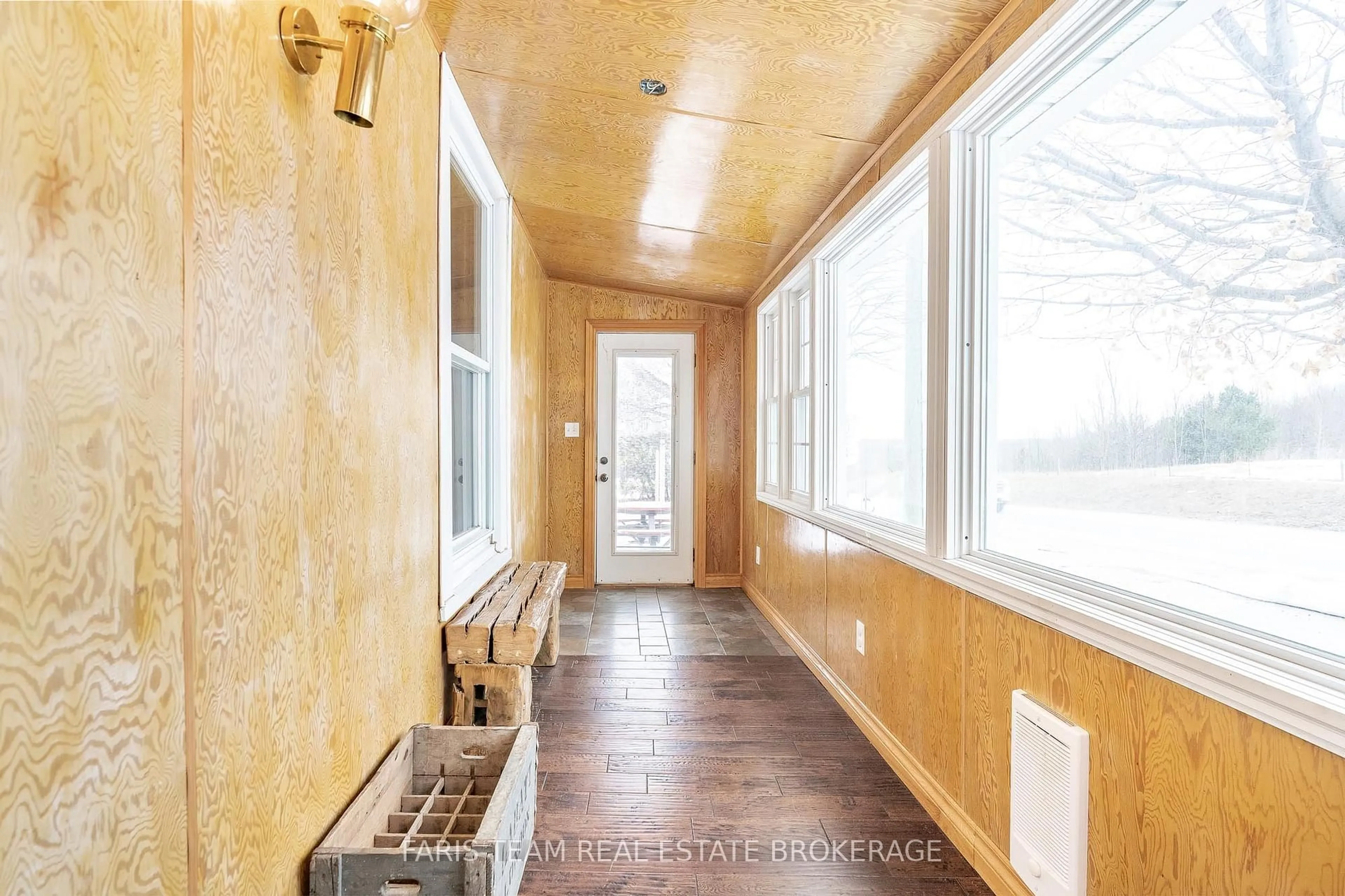 Indoor entryway for 4047 Horseshoe Valley Rd, Springwater Ontario L9X 0Z6