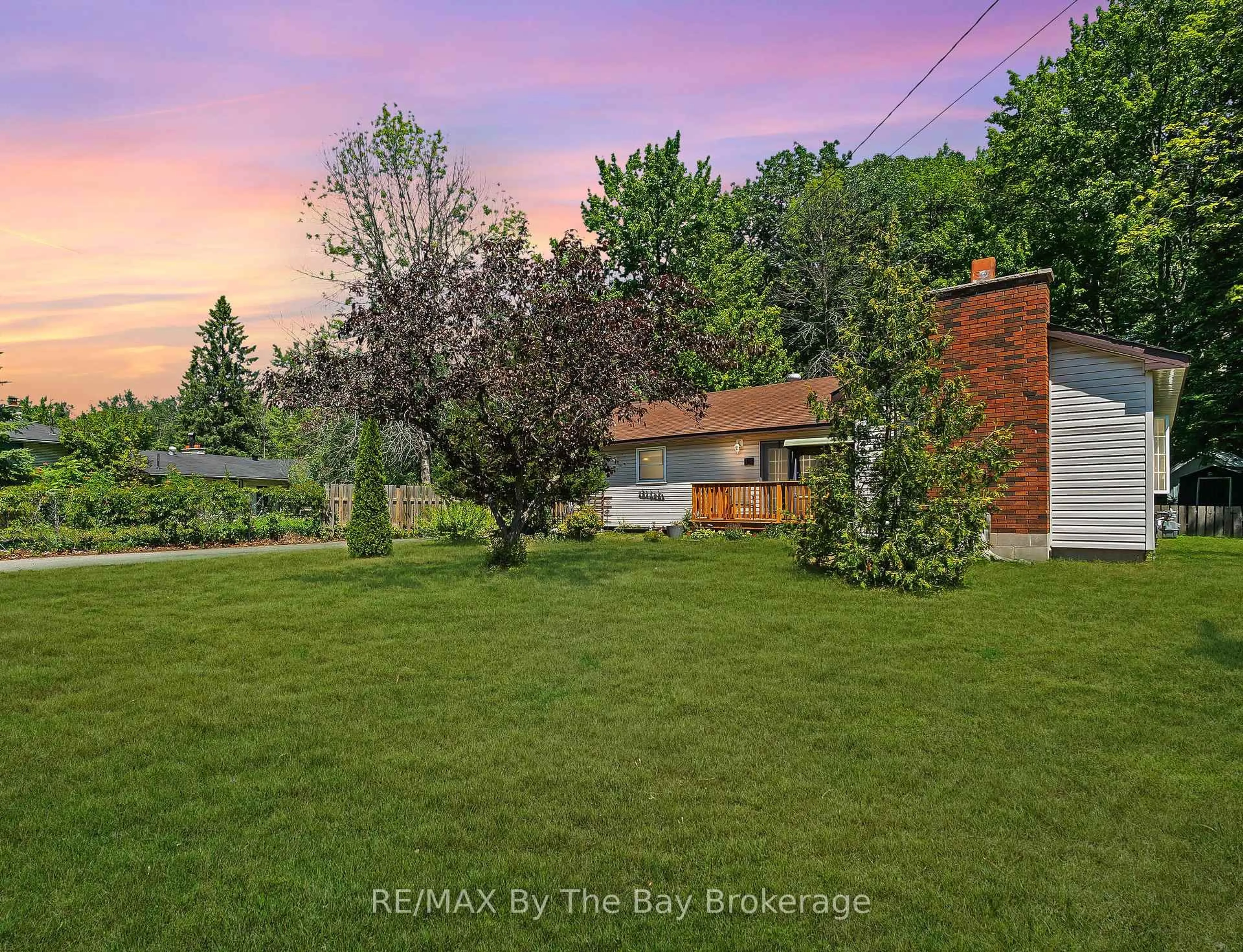 A pic from outside/outdoor area/front of a property/back of a property/a pic from drone, unknown for 11 39th St, Wasaga Beach Ontario L9Z 1S2