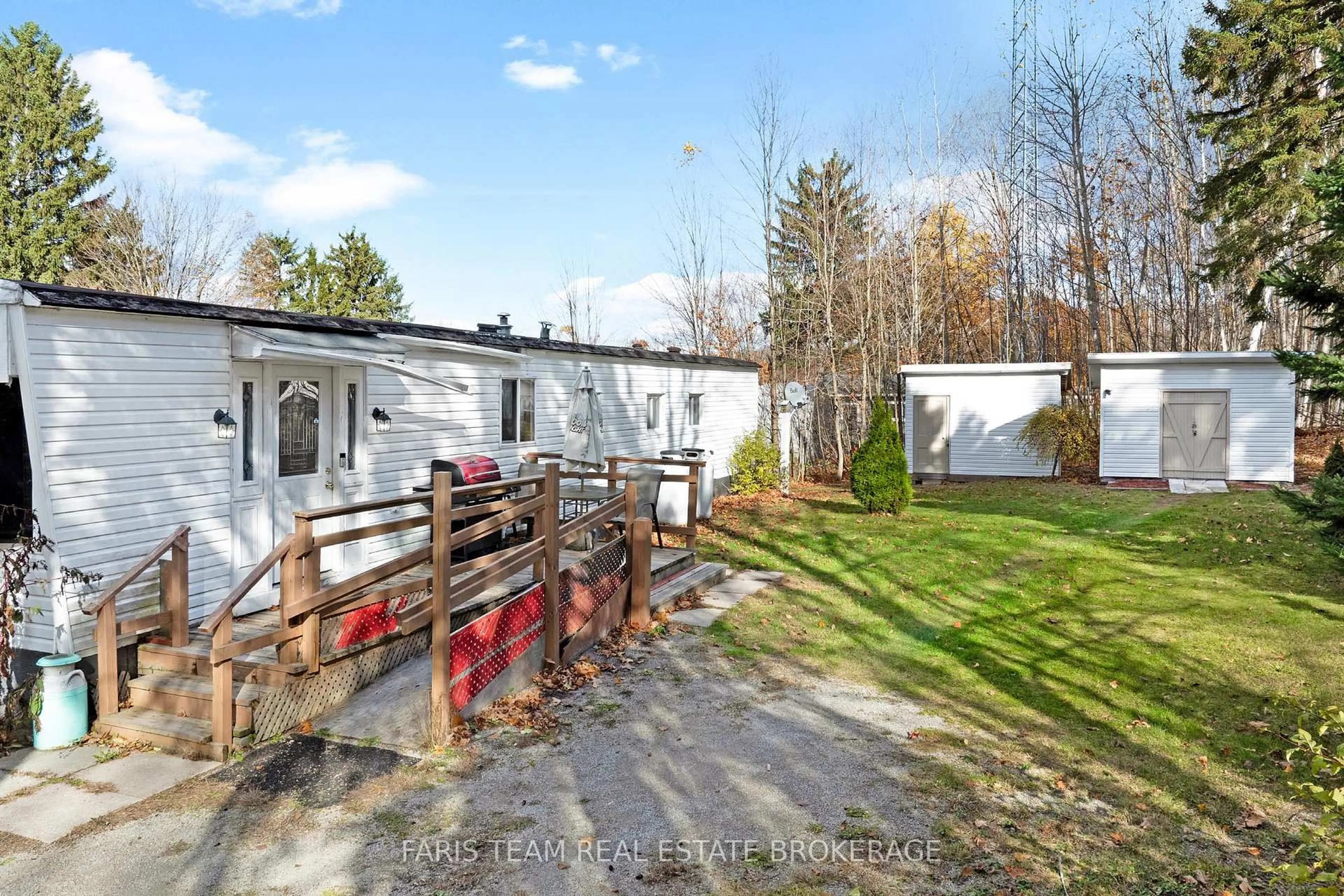 A pic from outside/outdoor area/front of a property/back of a property/a pic from drone, unknown for 2235 Ron Jones Road E5, Tay Ontario L4R 4K3