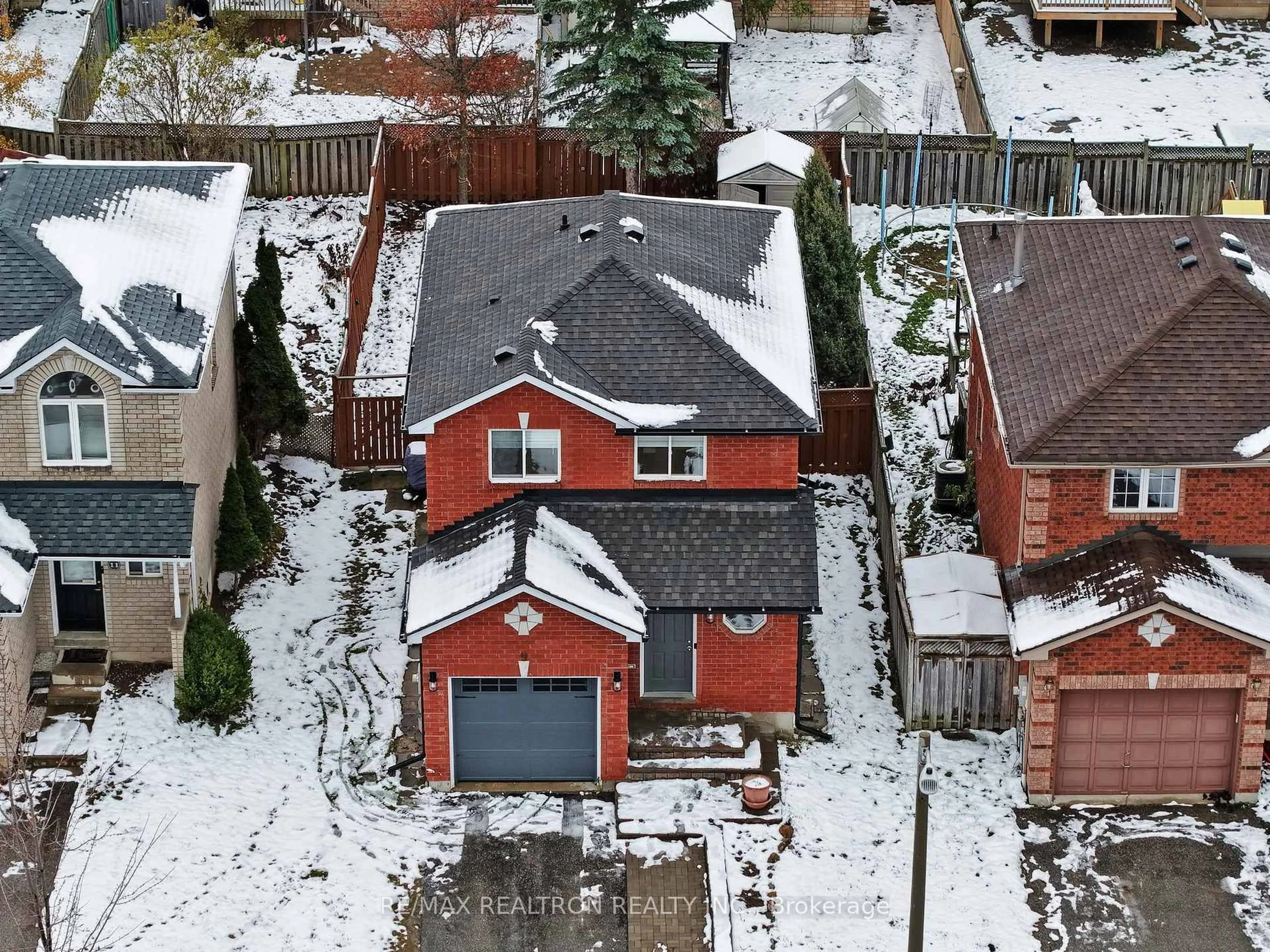 A pic from outside/outdoor area/front of a property/back of a property/a pic from drone, street for 9 Booth Lane, Barrie Ontario L4N 0S5