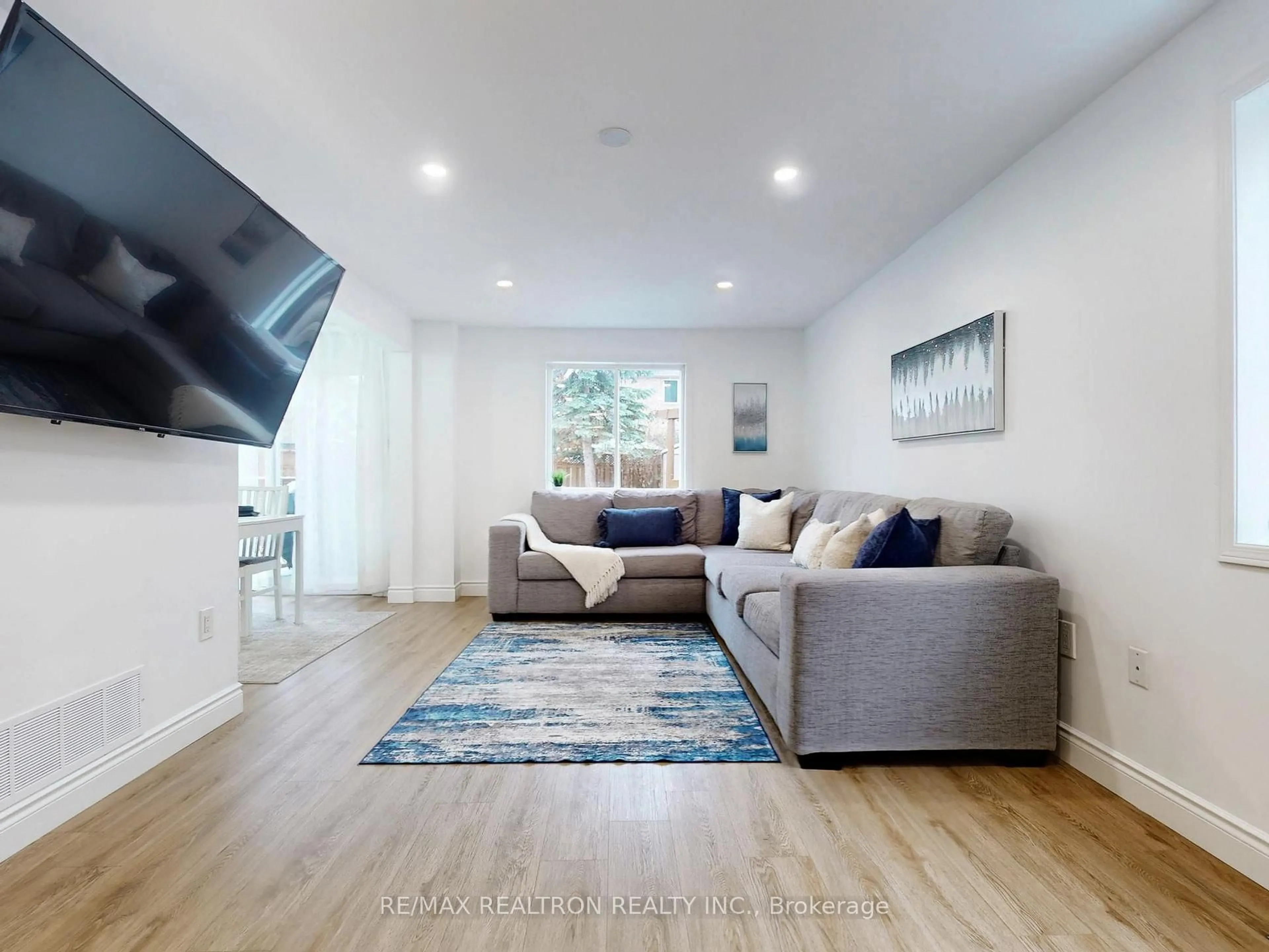 Living room with furniture, unknown for 9 Booth Lane, Barrie Ontario L4N 0S5