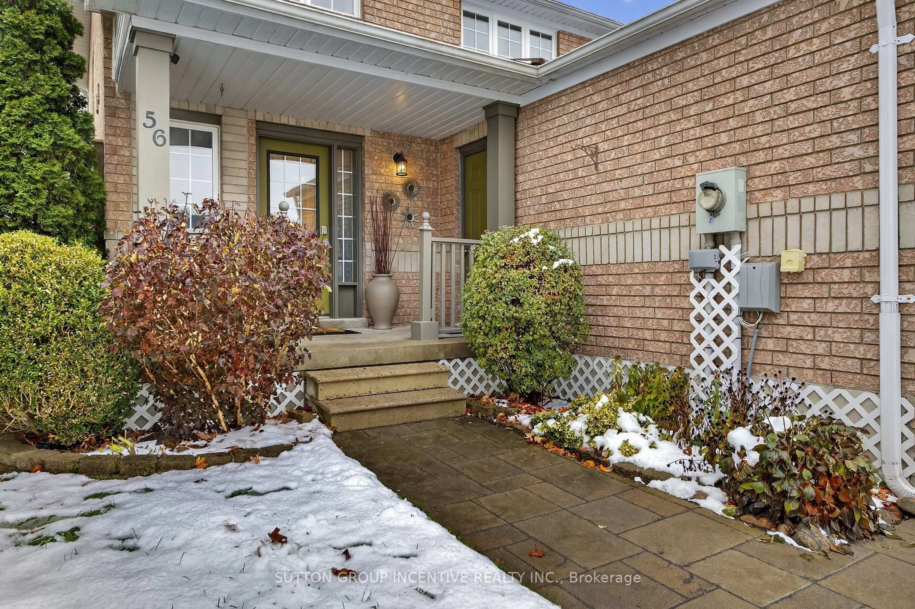 Indoor entryway for 56 Weymouth Rd, Barrie Ontario L4M 6R7