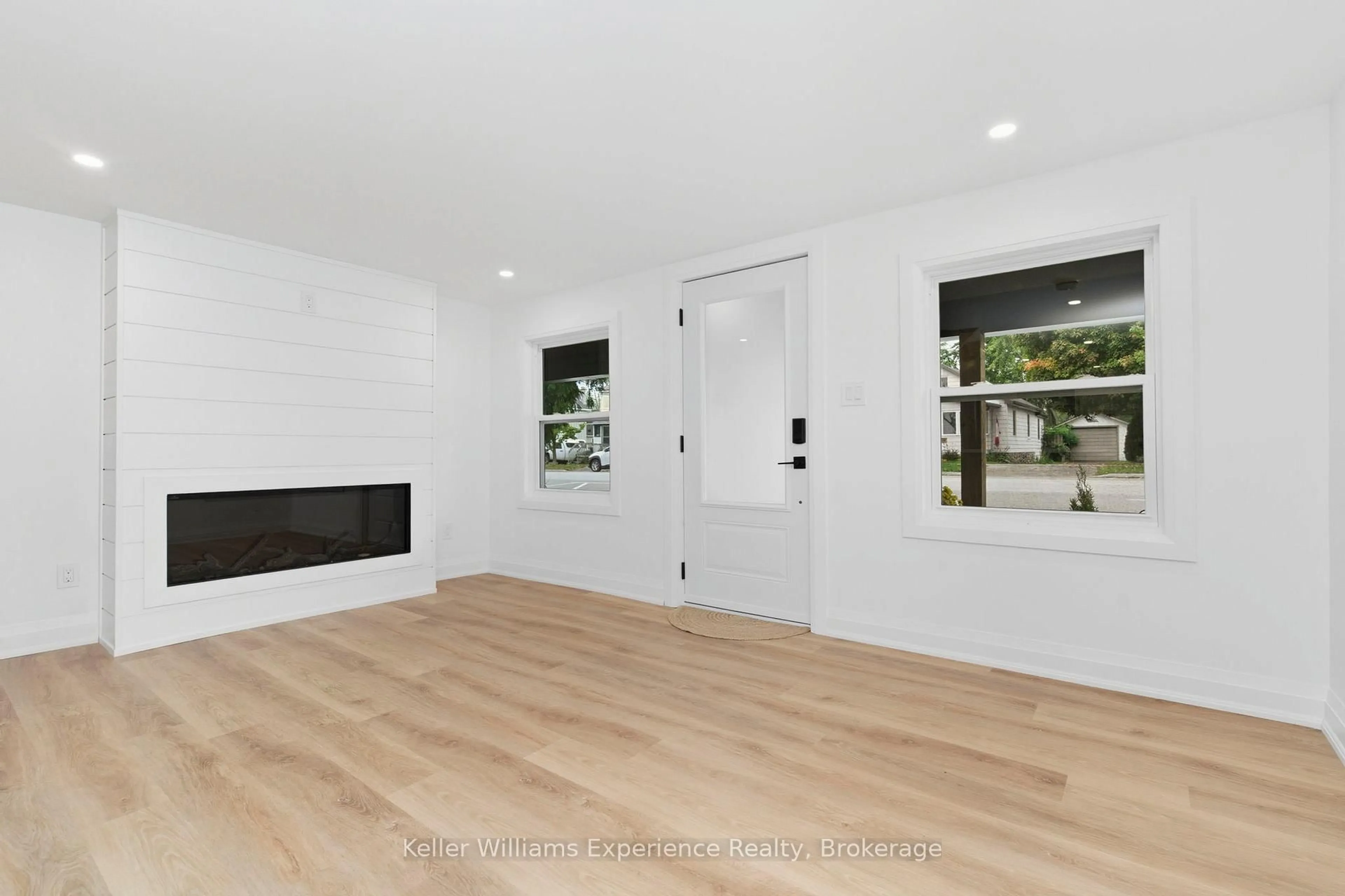 A pic of a room for 3355 Muskoka St, Severn Ontario L0K 2B0