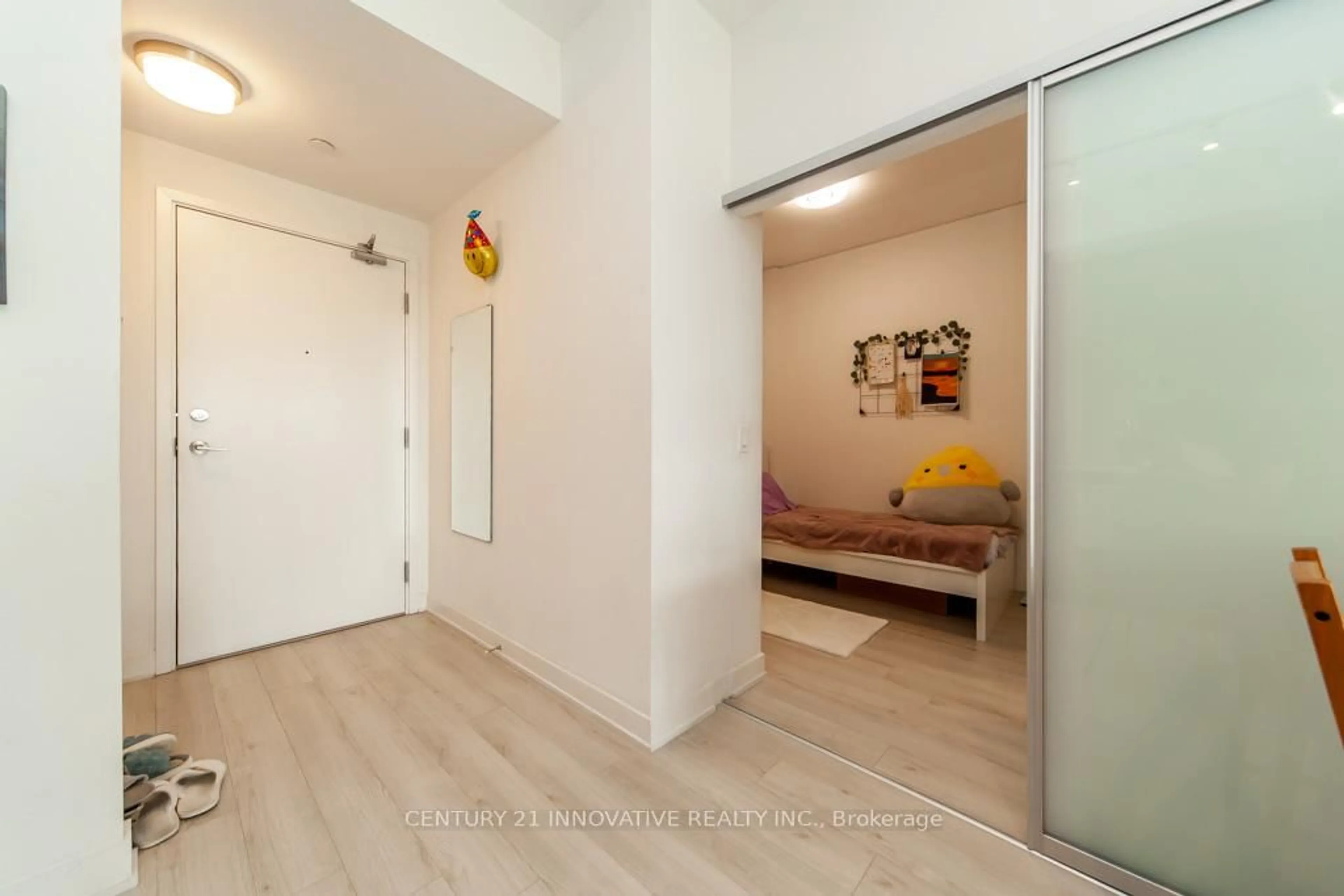 Unknown for 681 Yonge St #221, Barrie Ontario L9J 0K1