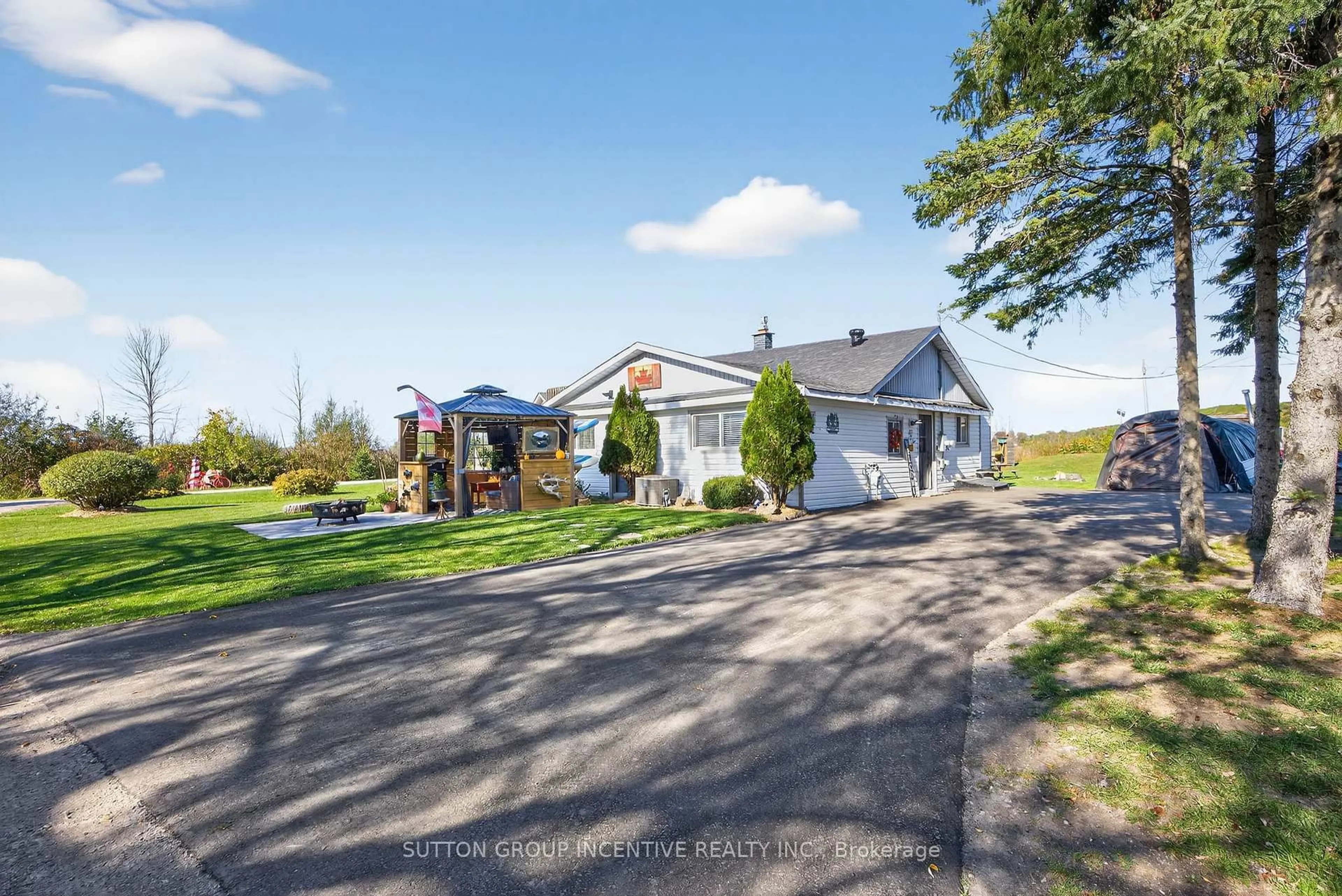 A pic from outside/outdoor area/front of a property/back of a property/a pic from drone, street for 15 Playfair Dr, Tay Ontario L0K 2C0