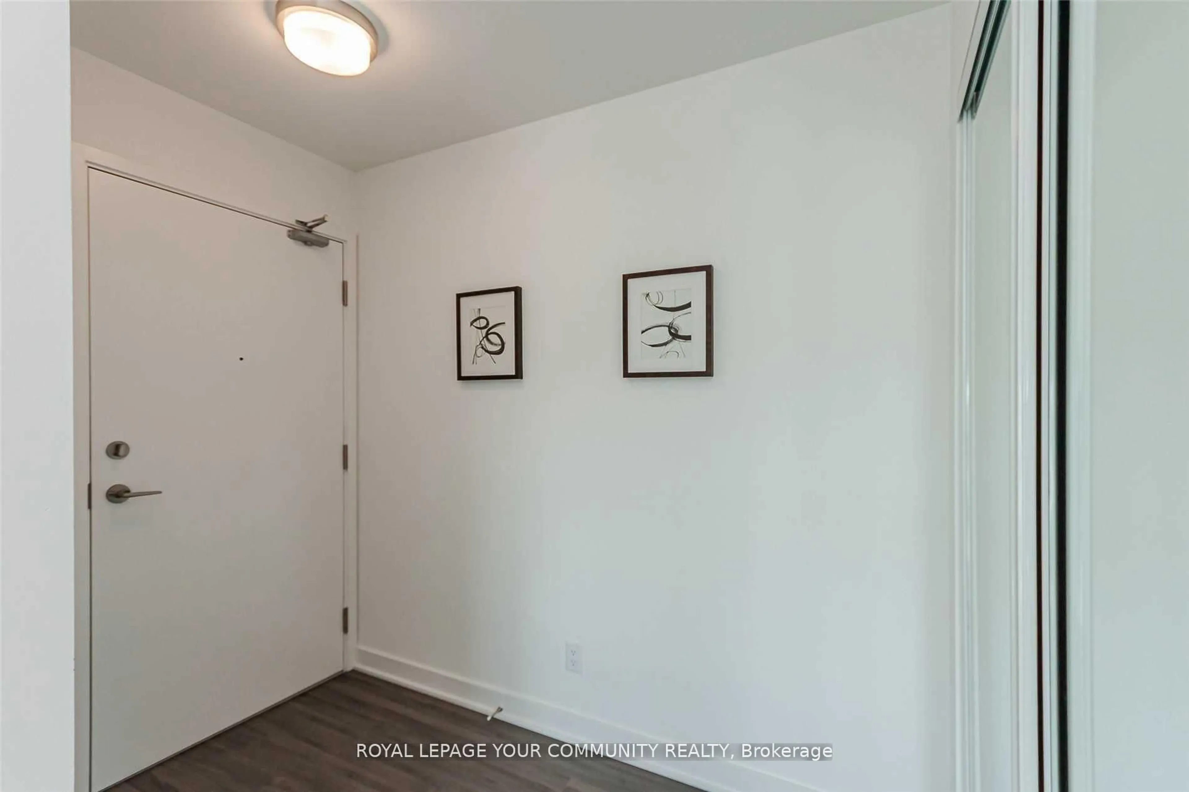 A pic of a room for 681 Yonge St #521, Barrie Ontario L4N 4E8