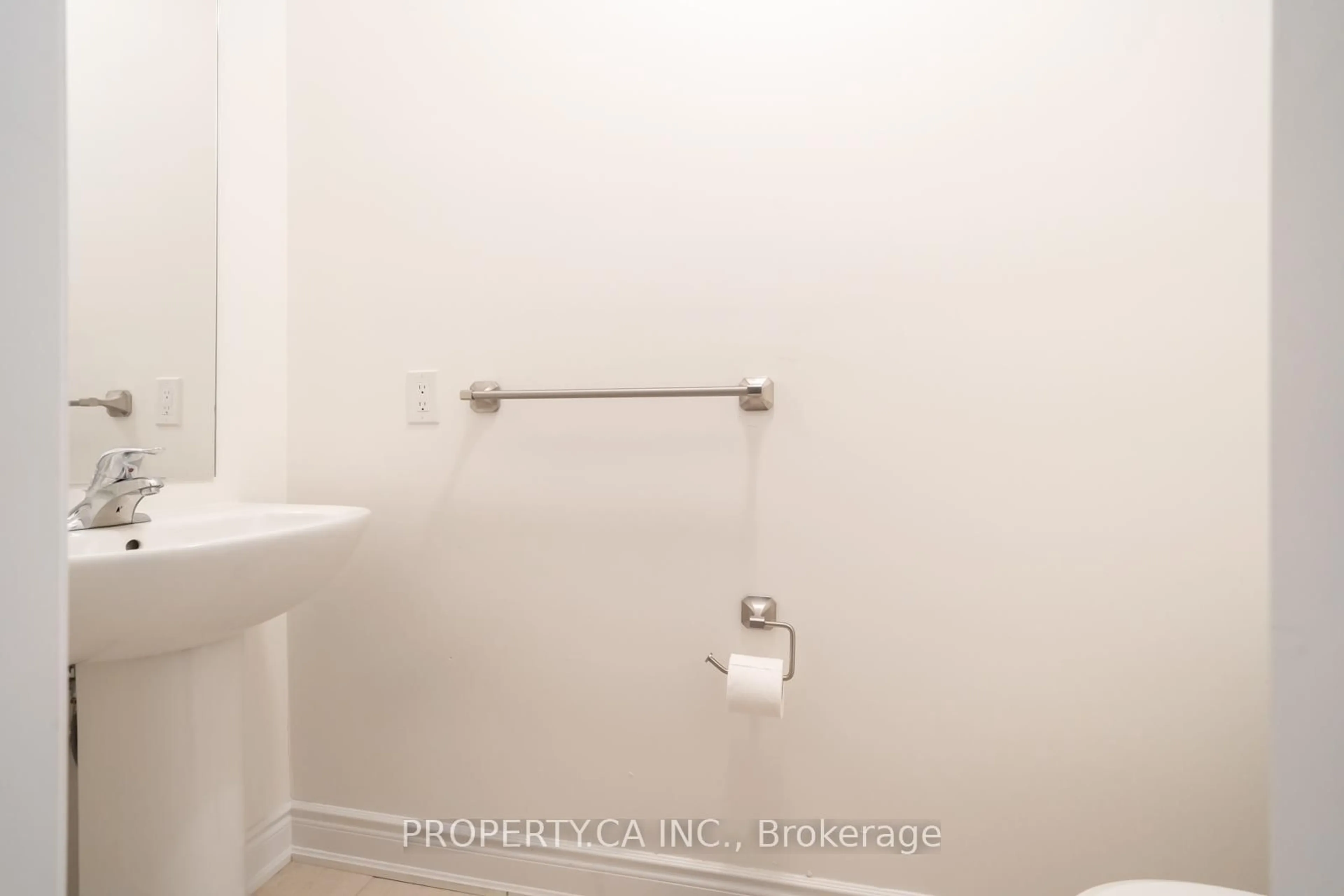 A pic of a room for 63 Central Square Blvd, Wasaga Beach Ontario L9Z 0L9