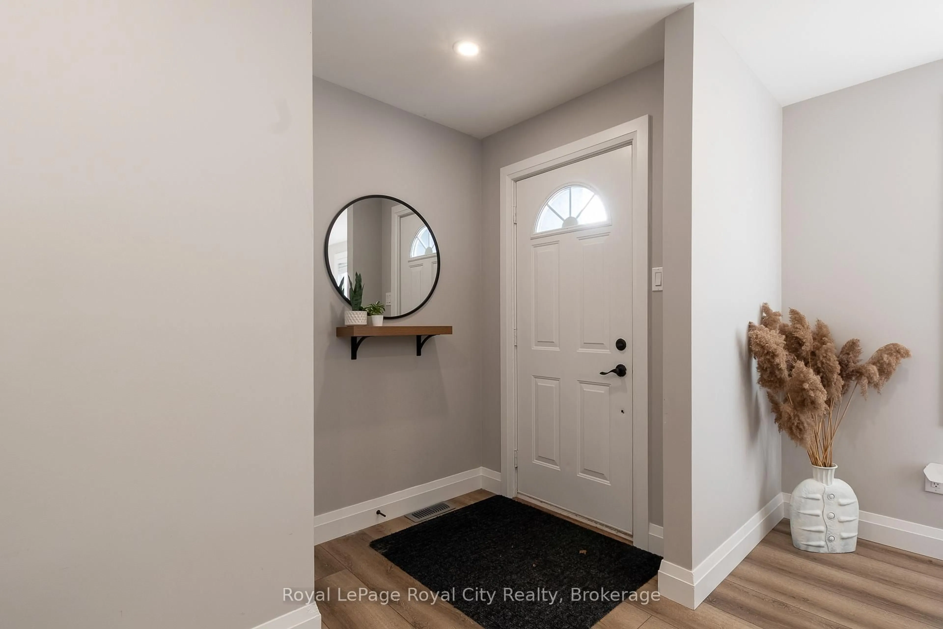 Indoor entryway for 3697 George Johnston Rd, Springwater Ontario L4M 4S4