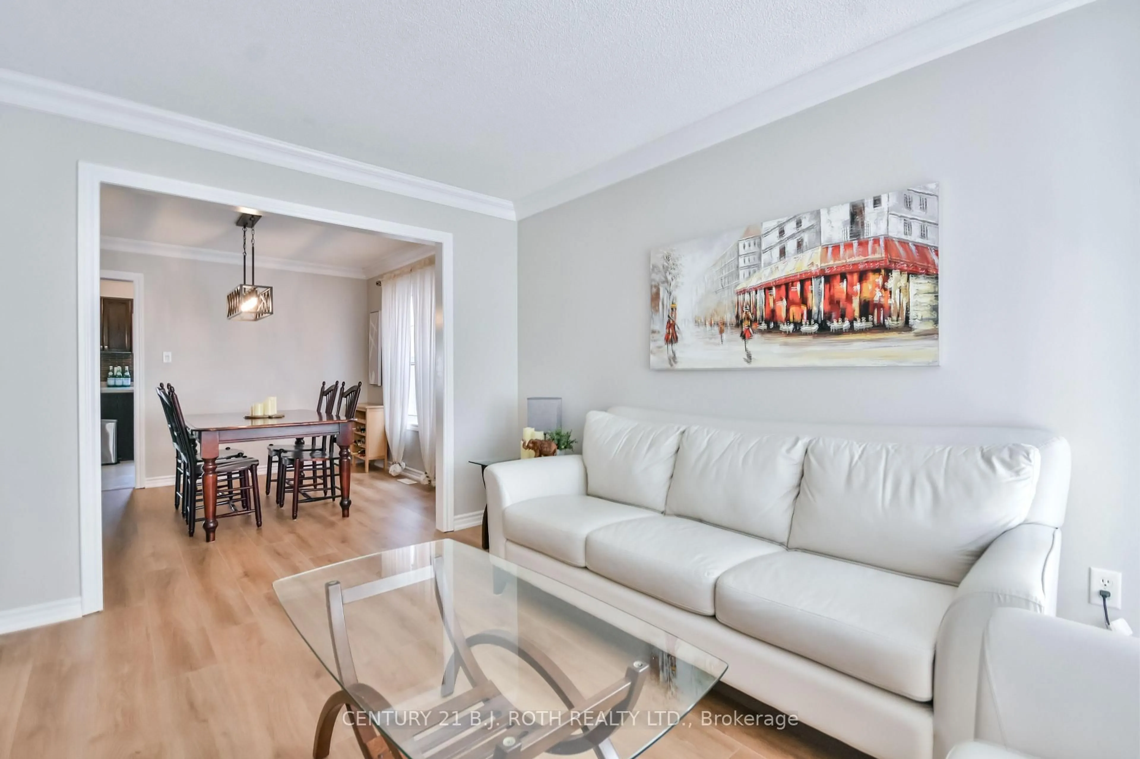 Living room with furniture, unknown for 28 Shaina Crt, Barrie Ontario L4N 9S7