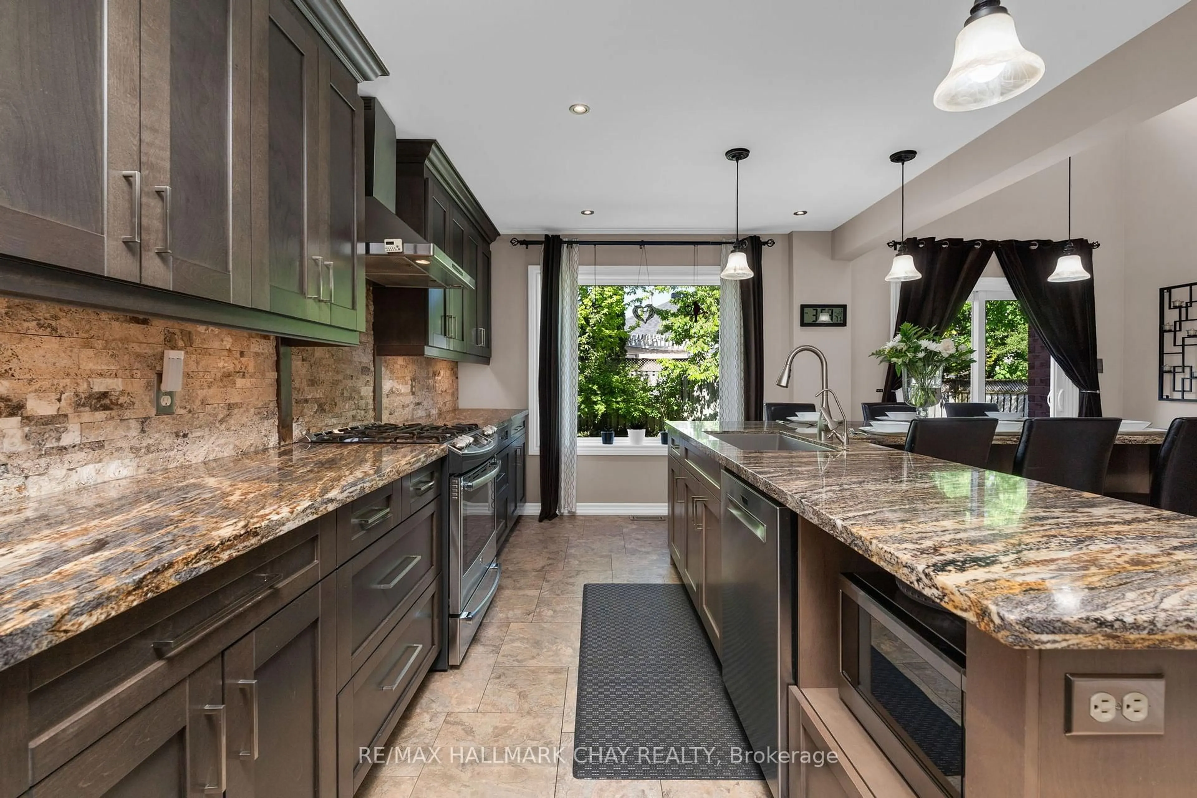 Contemporary kitchen, ceramic/tile floor for 3 Meyer Ave, Barrie Ontario L4M 6X2