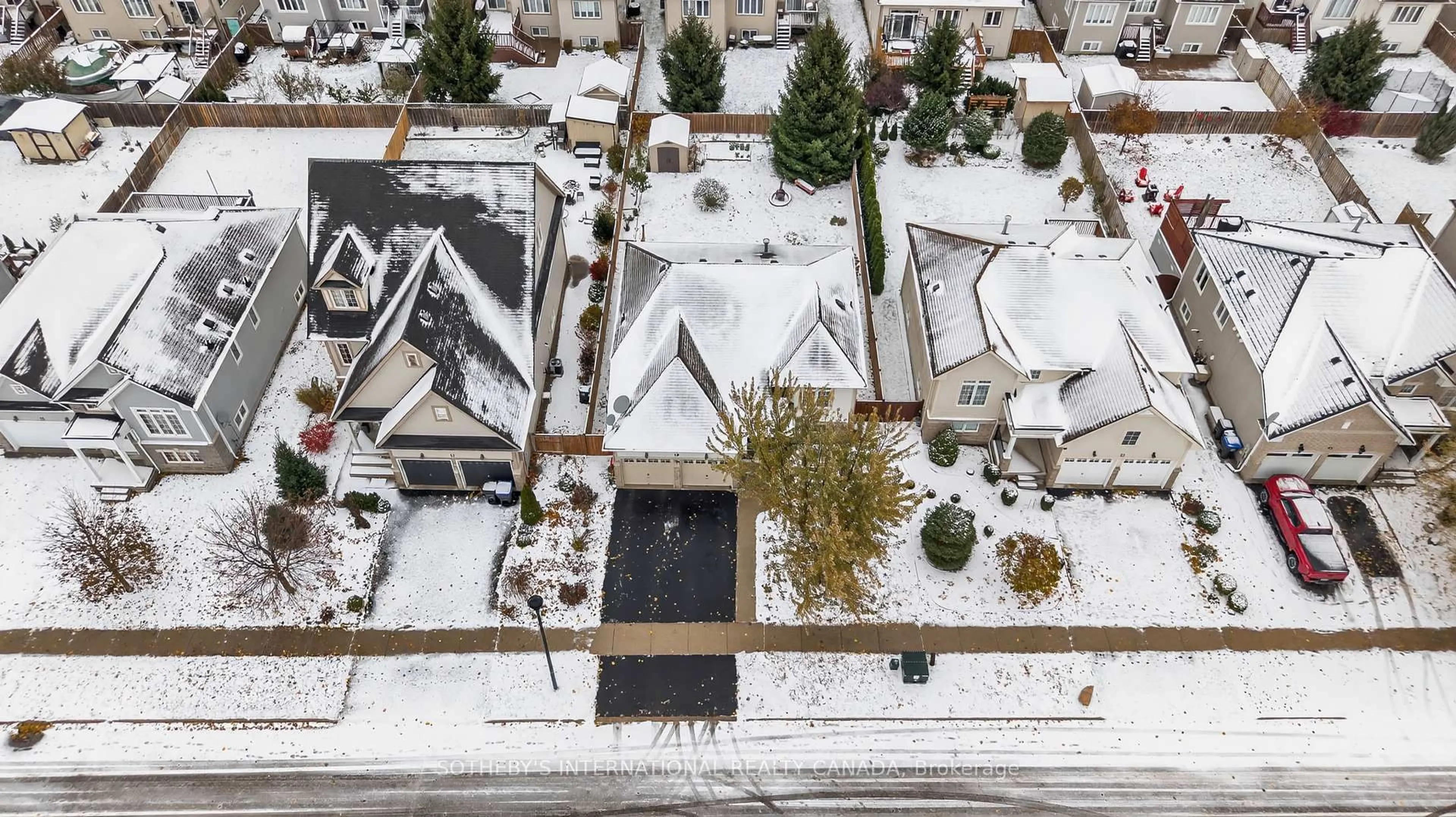 A pic from outside/outdoor area/front of a property/back of a property/a pic from drone, street for 19 Grand Poplar Lane, Wasaga Beach Ontario L9Z 0C7