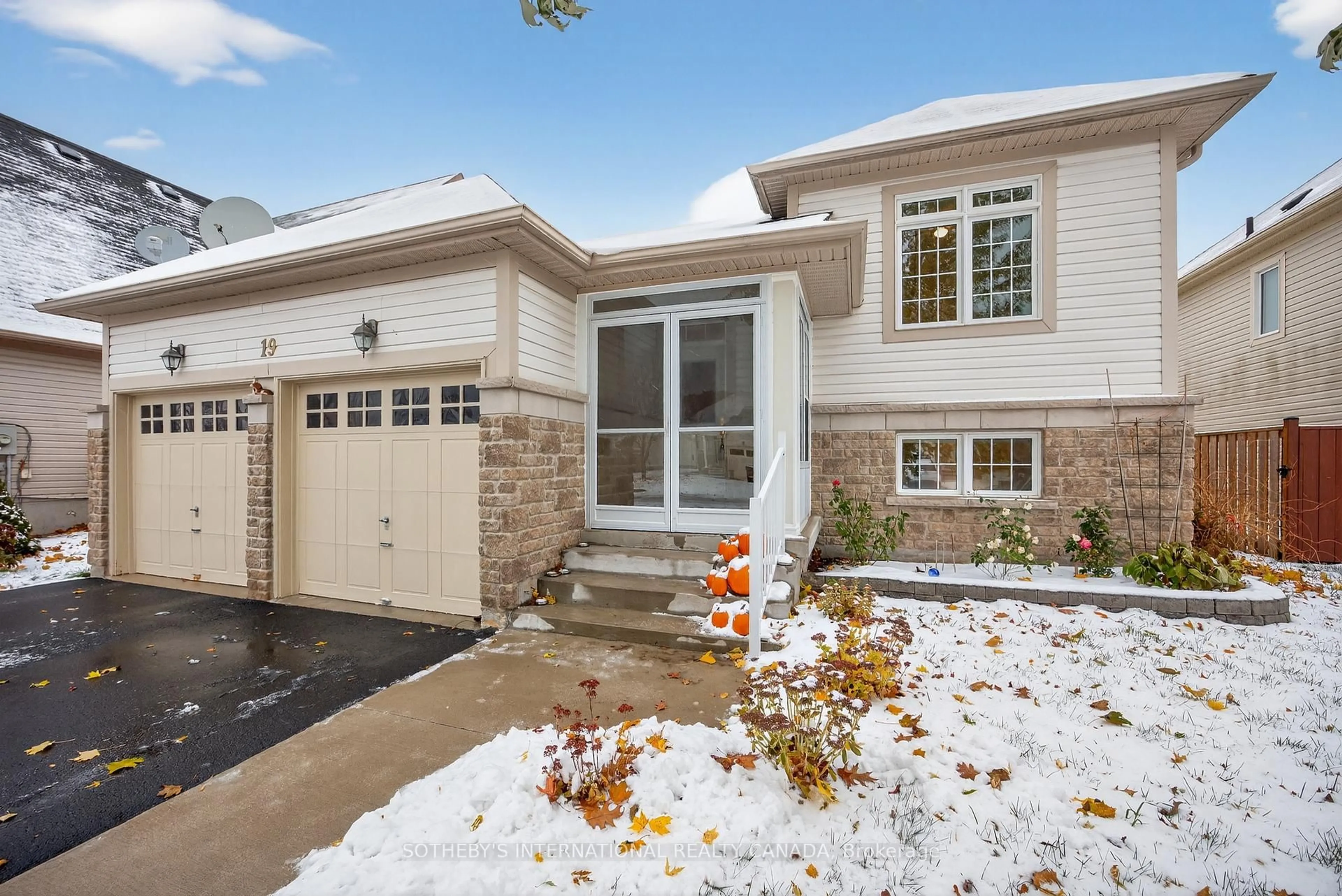 Home with brick exterior material, street for 19 Grand Poplar Lane, Wasaga Beach Ontario L9Z 0C7