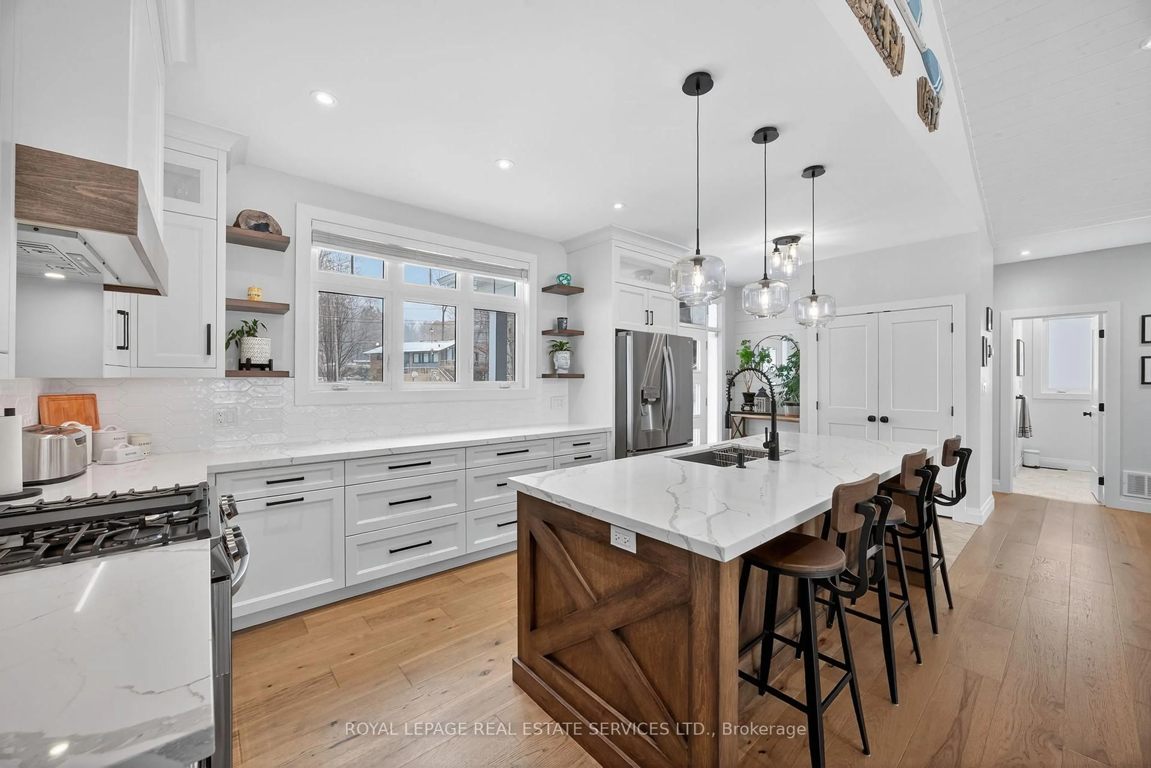 Open concept kitchen, unknown for 465 Parkview Crt, Midland Ontario L4R 5G3