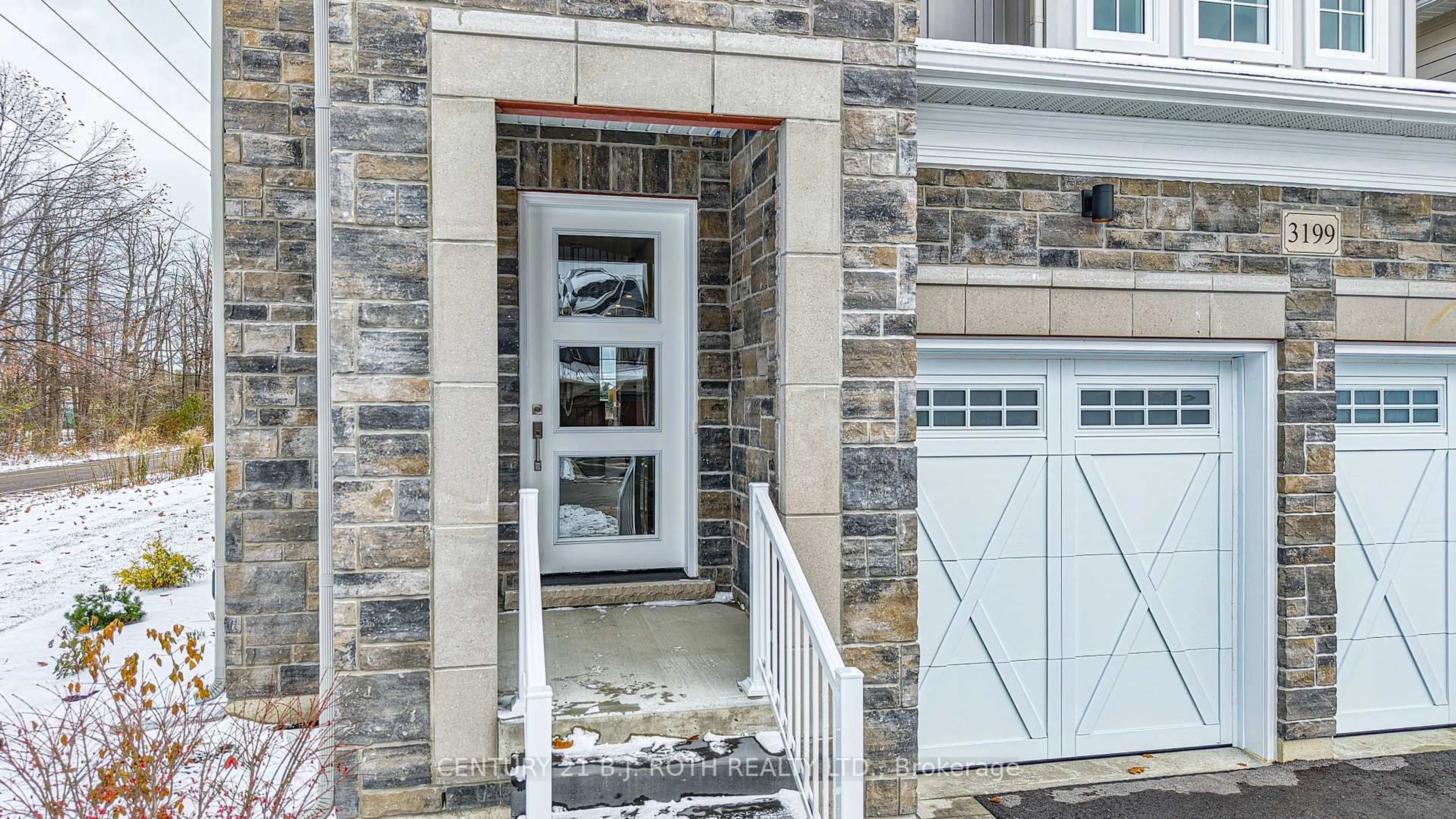 Indoor entryway for 3199 Orion Blvd, Orillia Ontario L3V 8M6