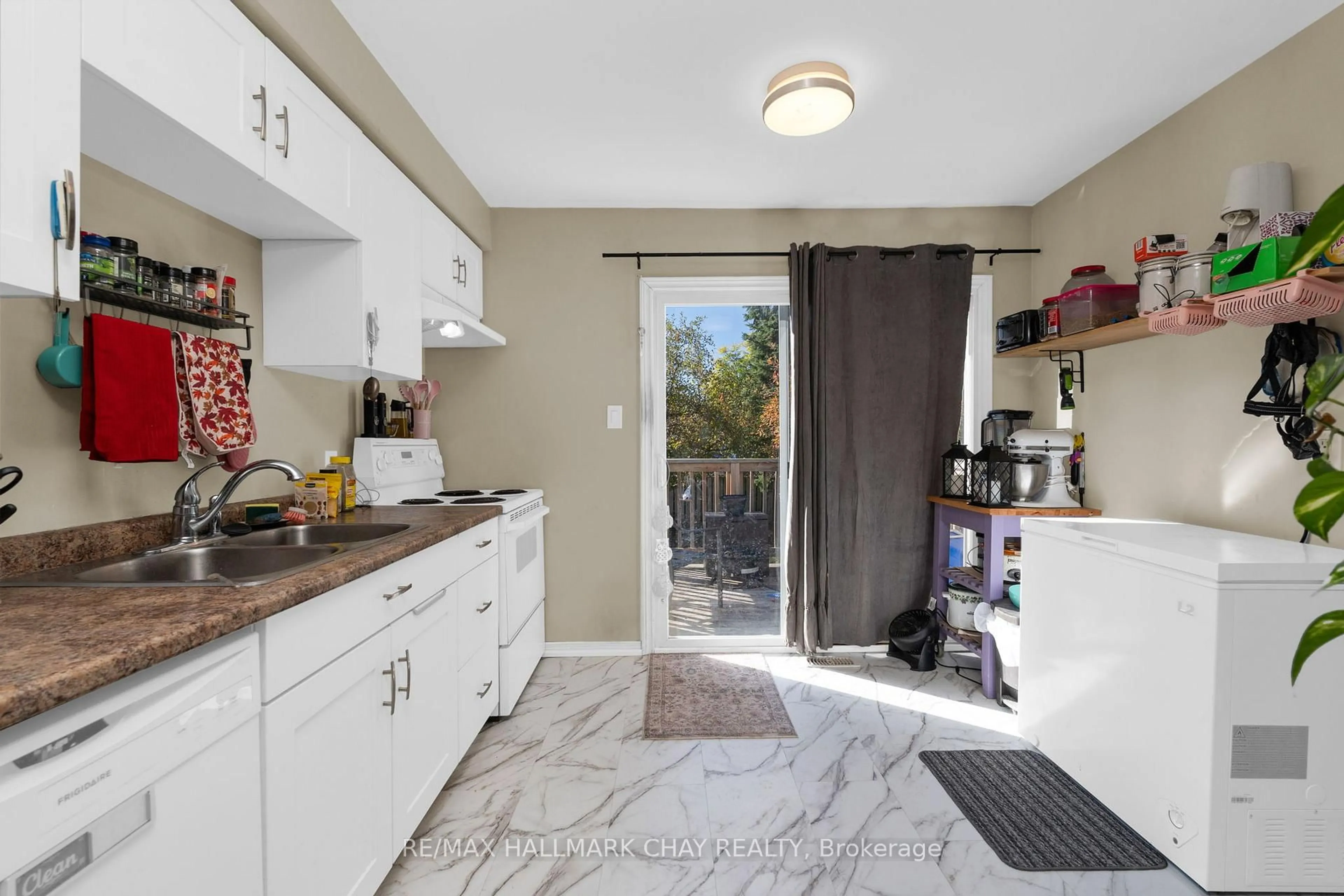 Unknown for 46 Carol Rd, Barrie Ontario L4N 3P7