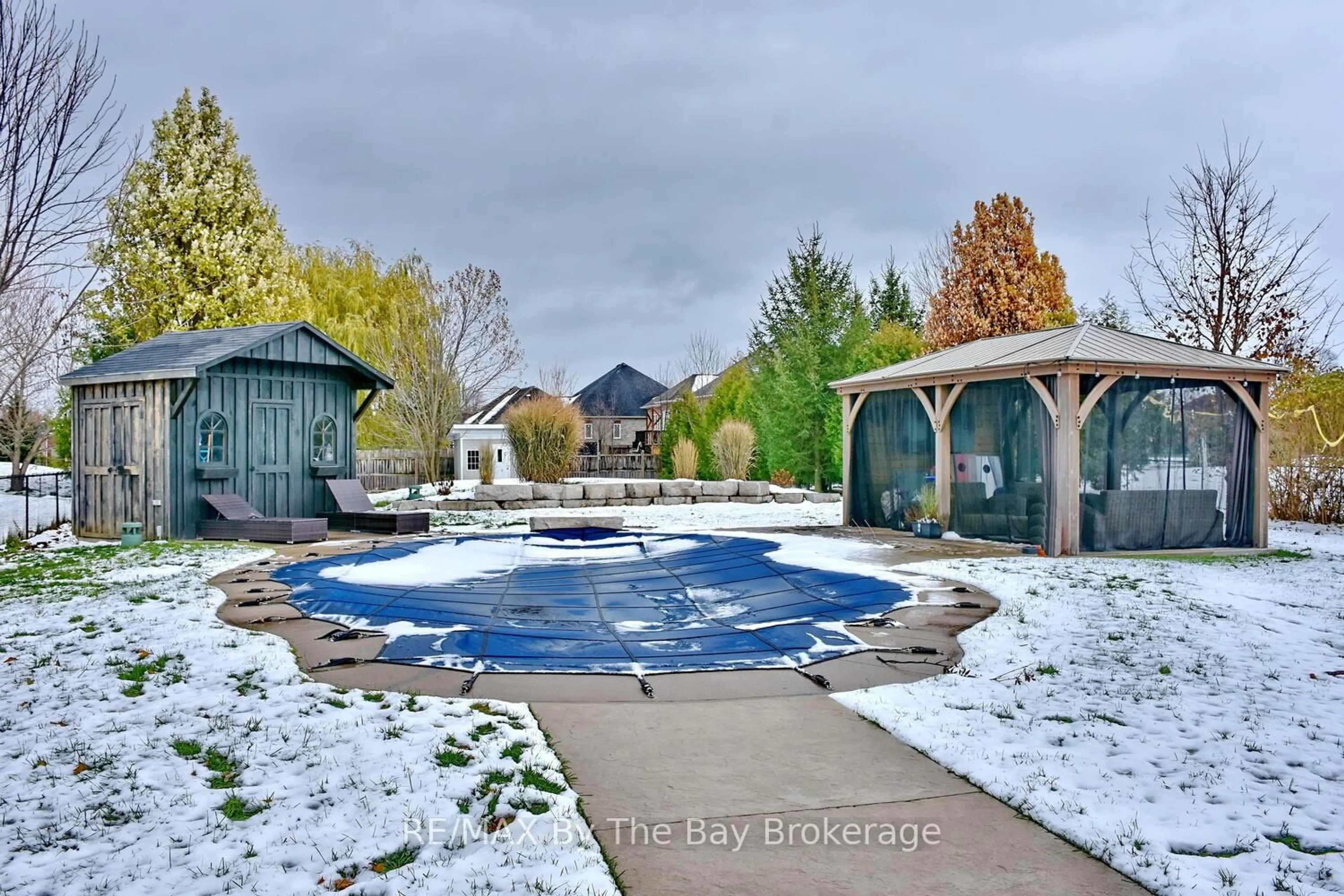 Pool for 17 Basswood Dr, Wasaga Beach Ontario L9Z 0A8