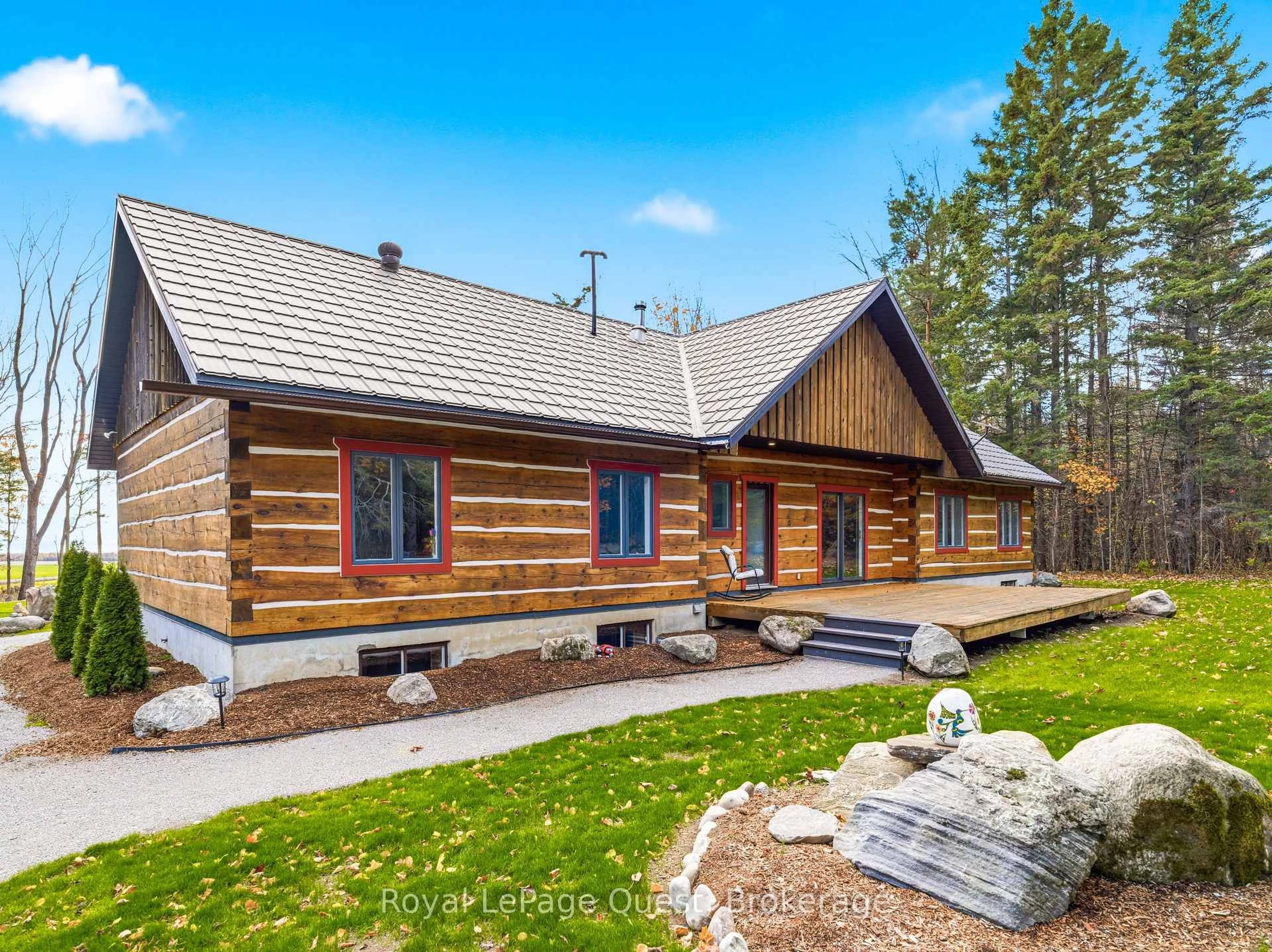 Home with vinyl exterior material, building for 160 14 Concession, Tiny Ontario L9M 0N3