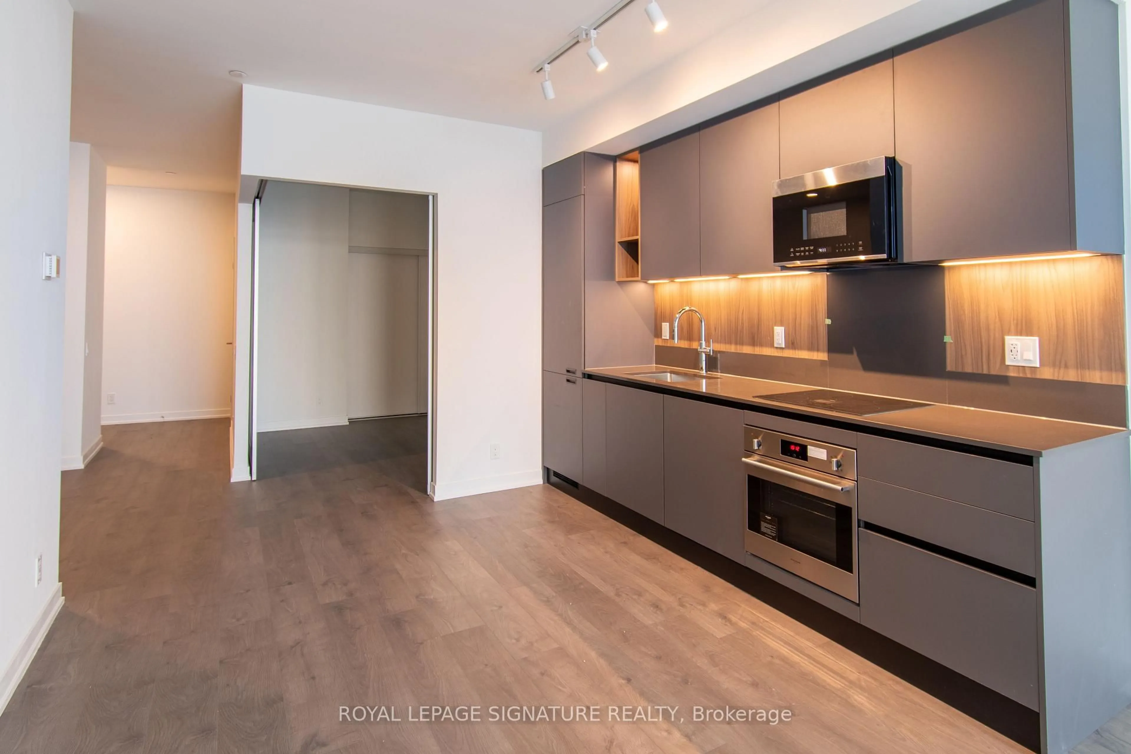 Open concept kitchen, unknown for 39 Mary St #2201, Barrie Ontario L4N 1S9