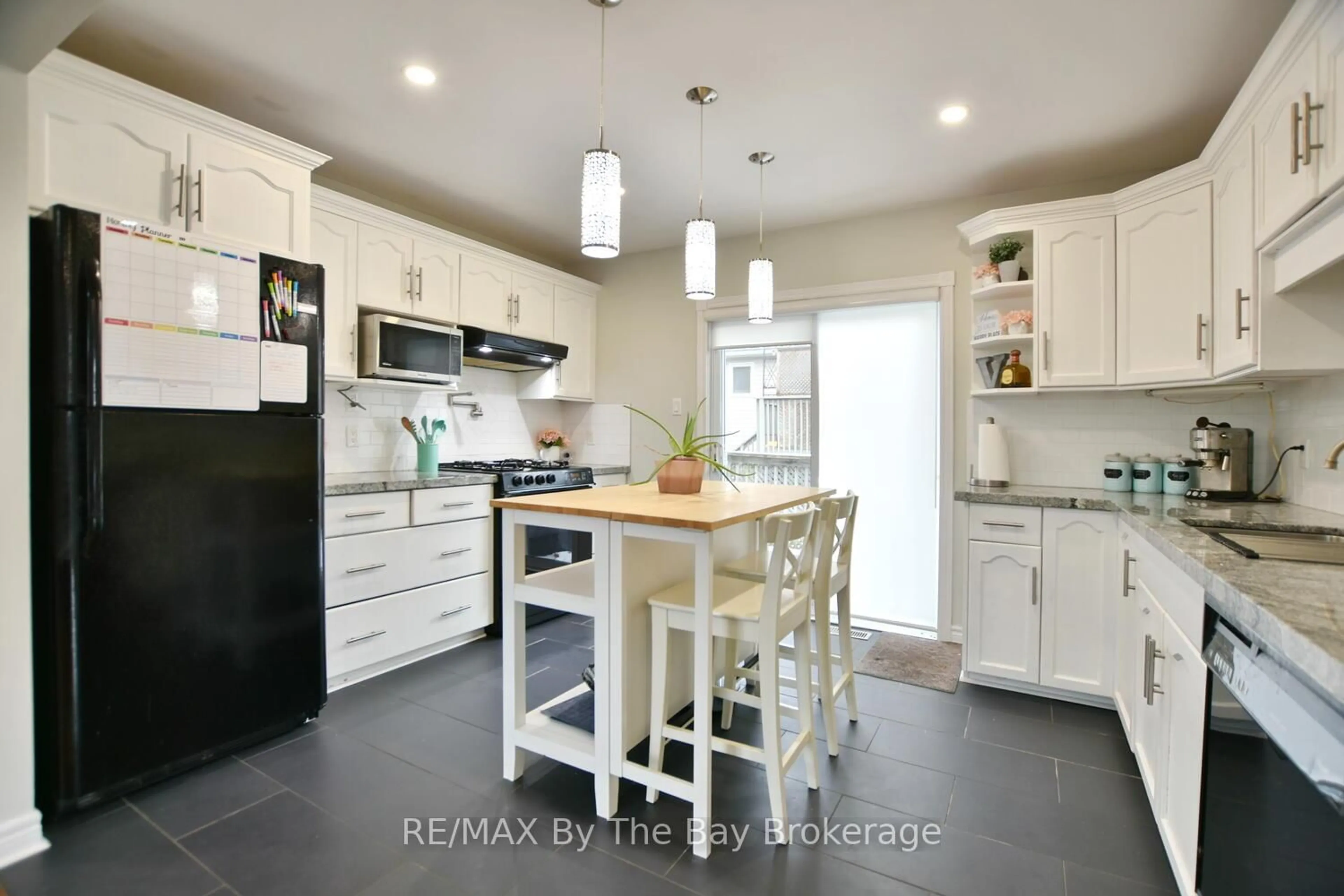 Open concept kitchen, ceramic/tile floor for 41 Wesley Ave, Wasaga Beach Ontario L9Z 1C8