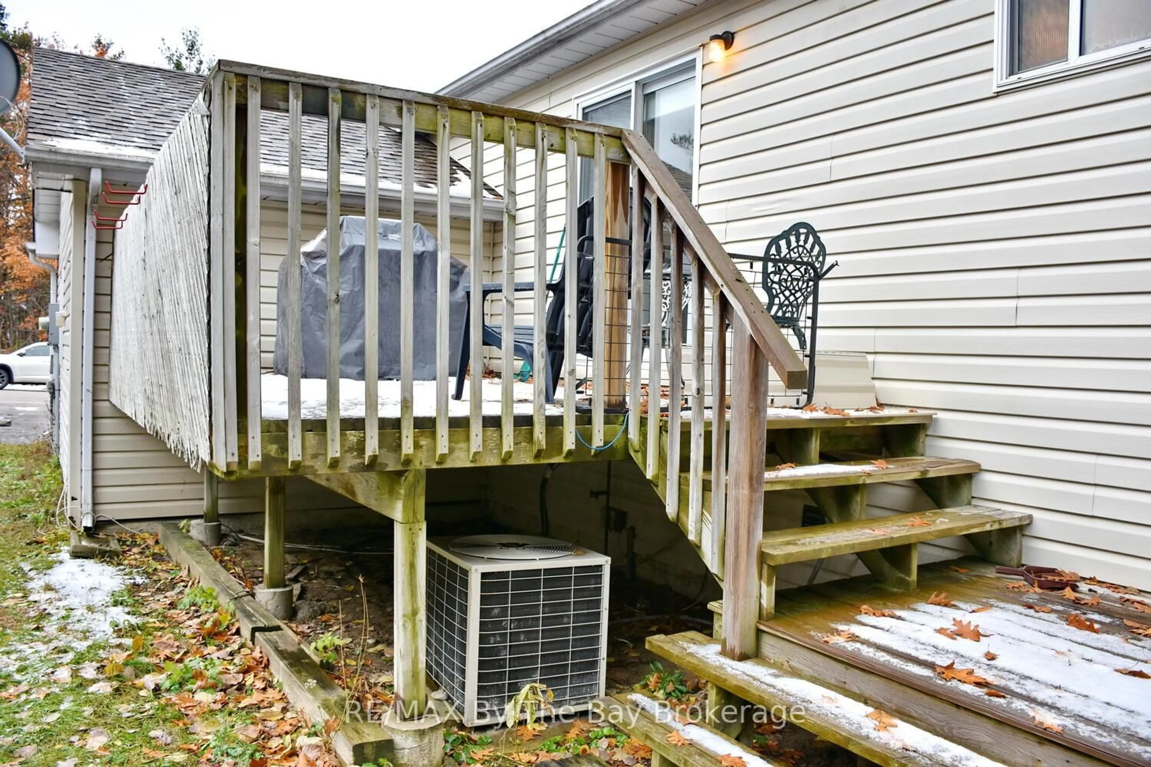 Patio, street for 41 Wesley Ave, Wasaga Beach Ontario L9Z 1C8