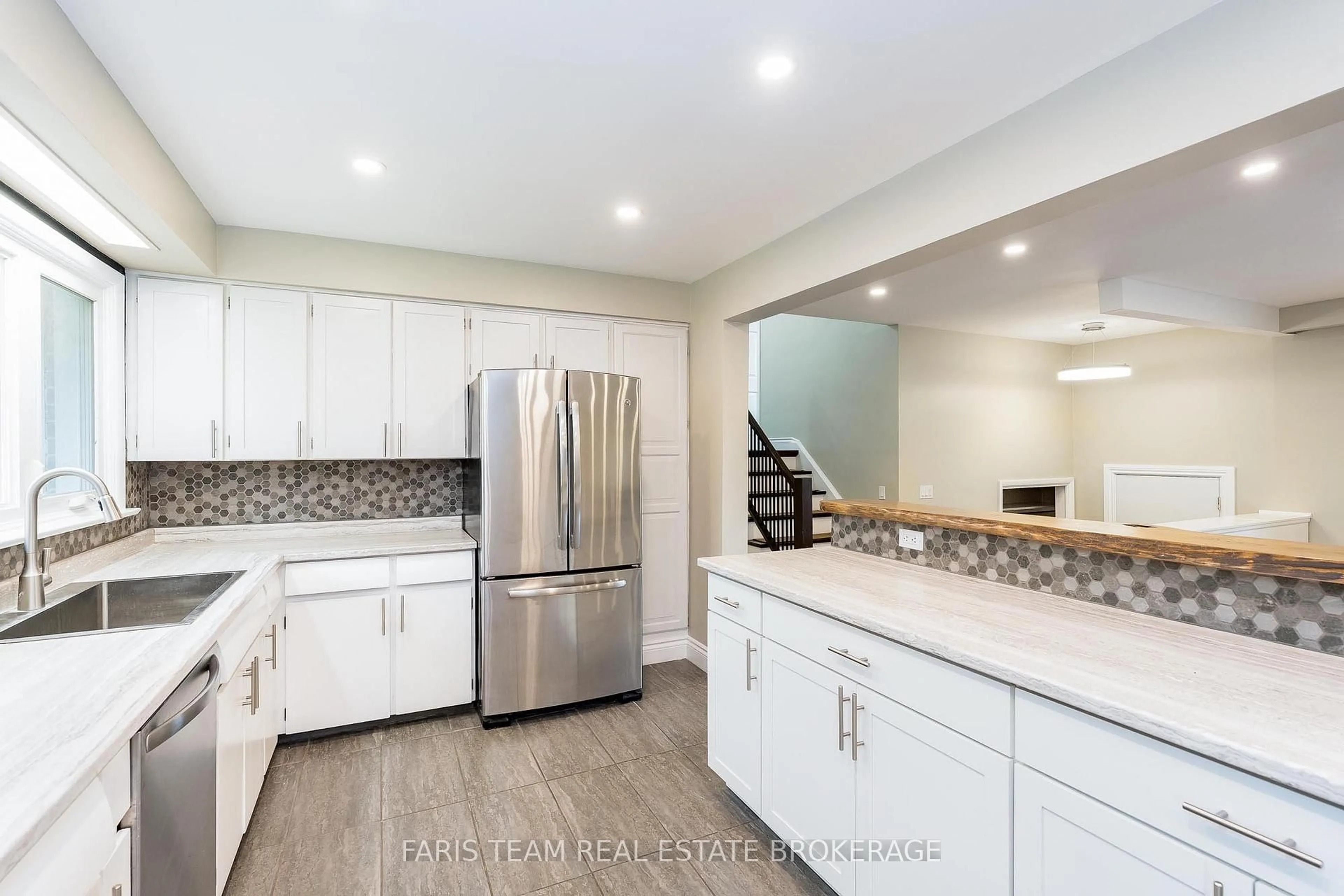 Open concept kitchen, ceramic/tile floor for 128 Rose St, Barrie Ontario L4M 2T7