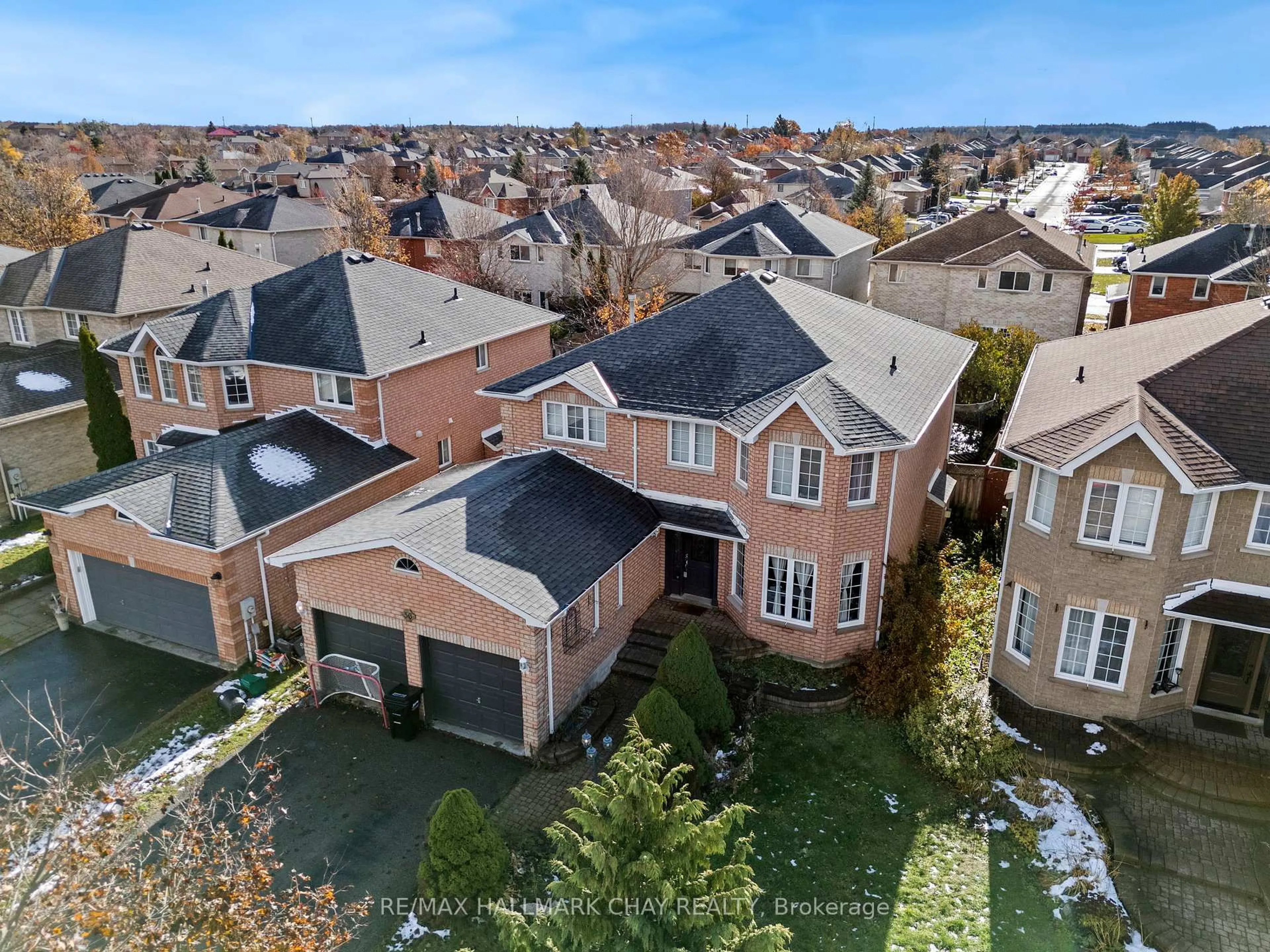 A pic from outside/outdoor area/front of a property/back of a property/a pic from drone, street for 56 Hubbert Cres, Barrie Ontario L4N 9M4