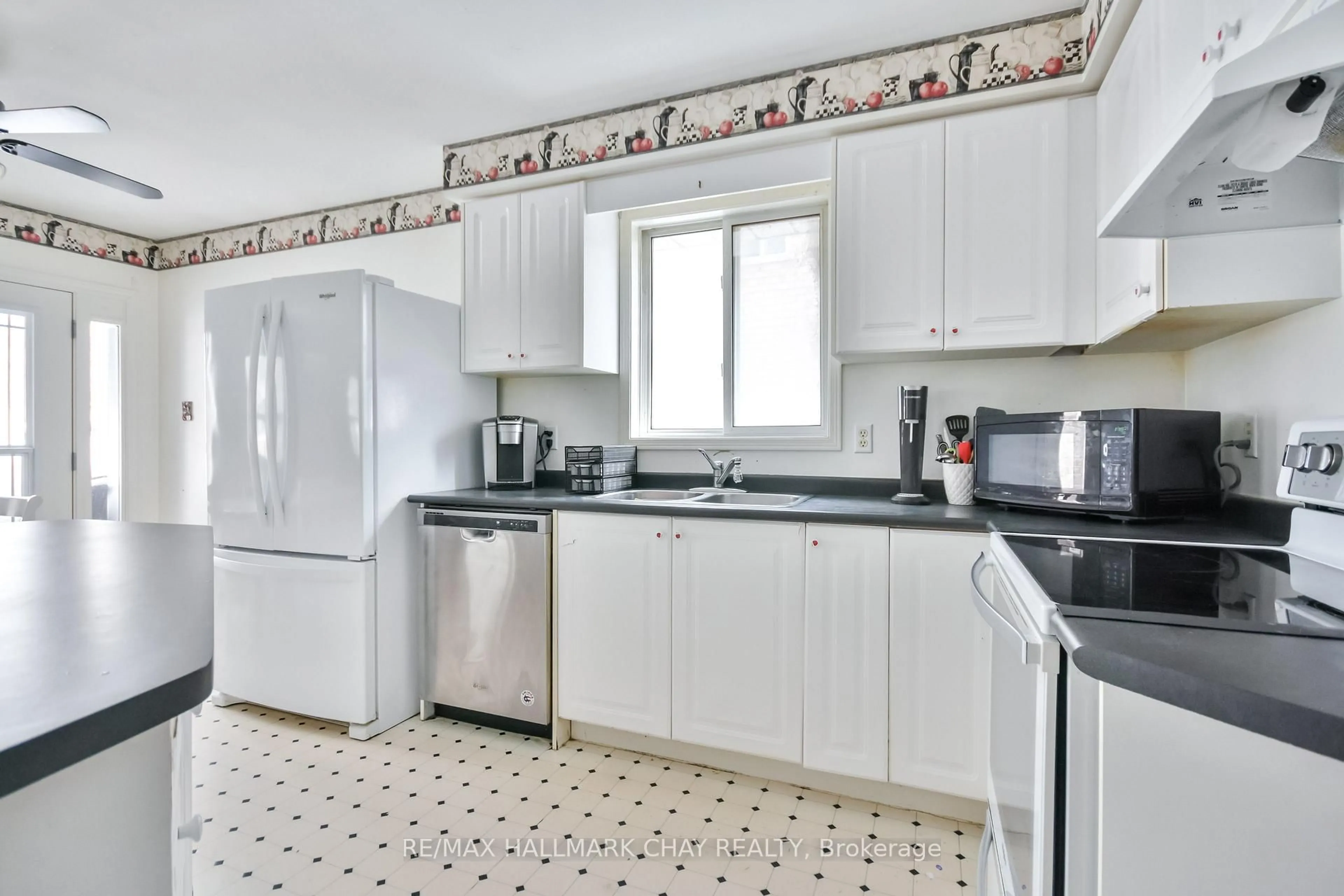 Standard kitchen, ceramic/tile floor for 37 Loon Ave, Barrie Ontario L4N 8W6