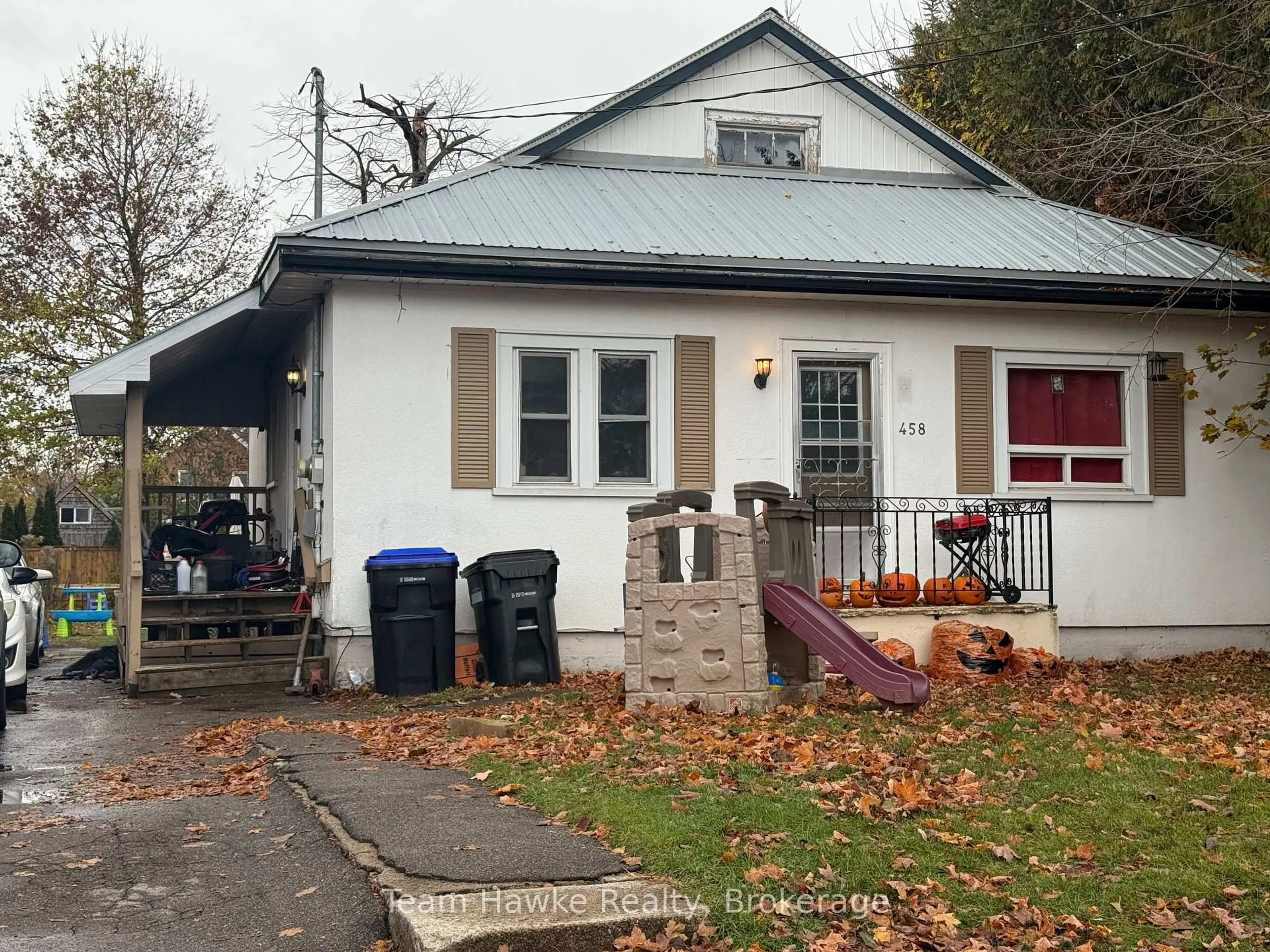 Home with vinyl exterior material, street for 458 Russell St, Midland Ontario L4R 3B3