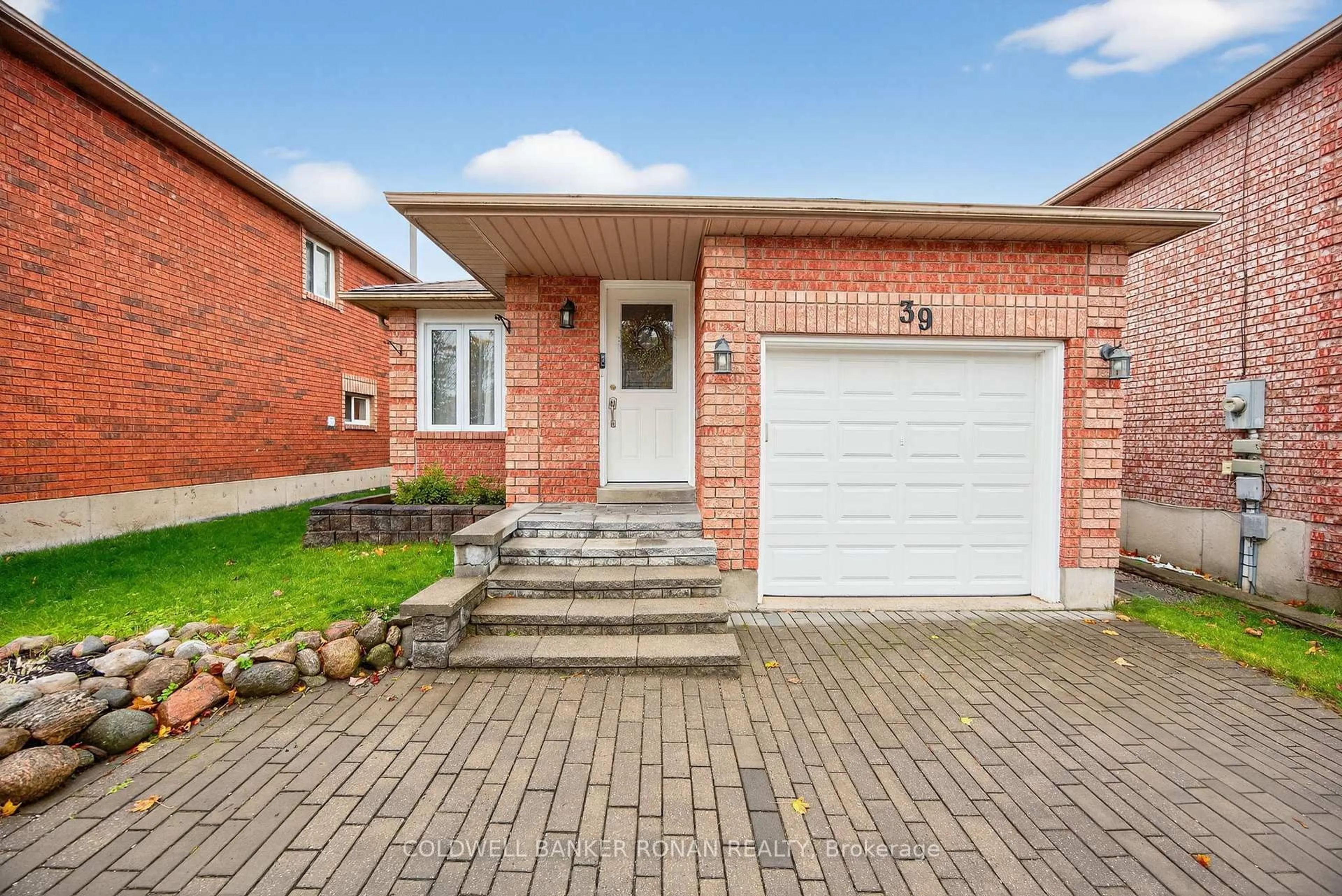 Home with brick exterior material, street for 39 Ferguson Dr, Barrie Ontario L4N 7B5